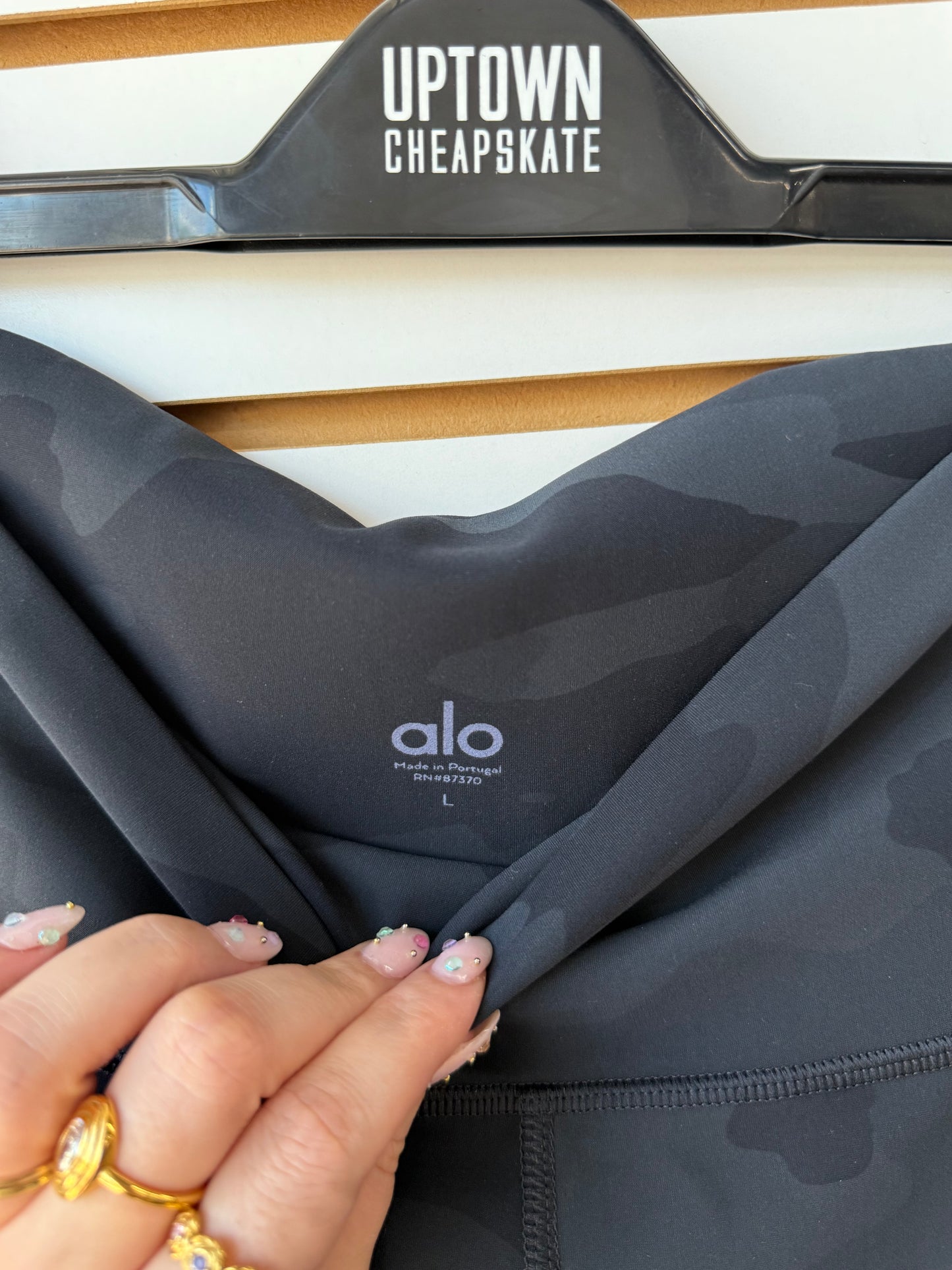 ALO Yoga black camo leggings size large