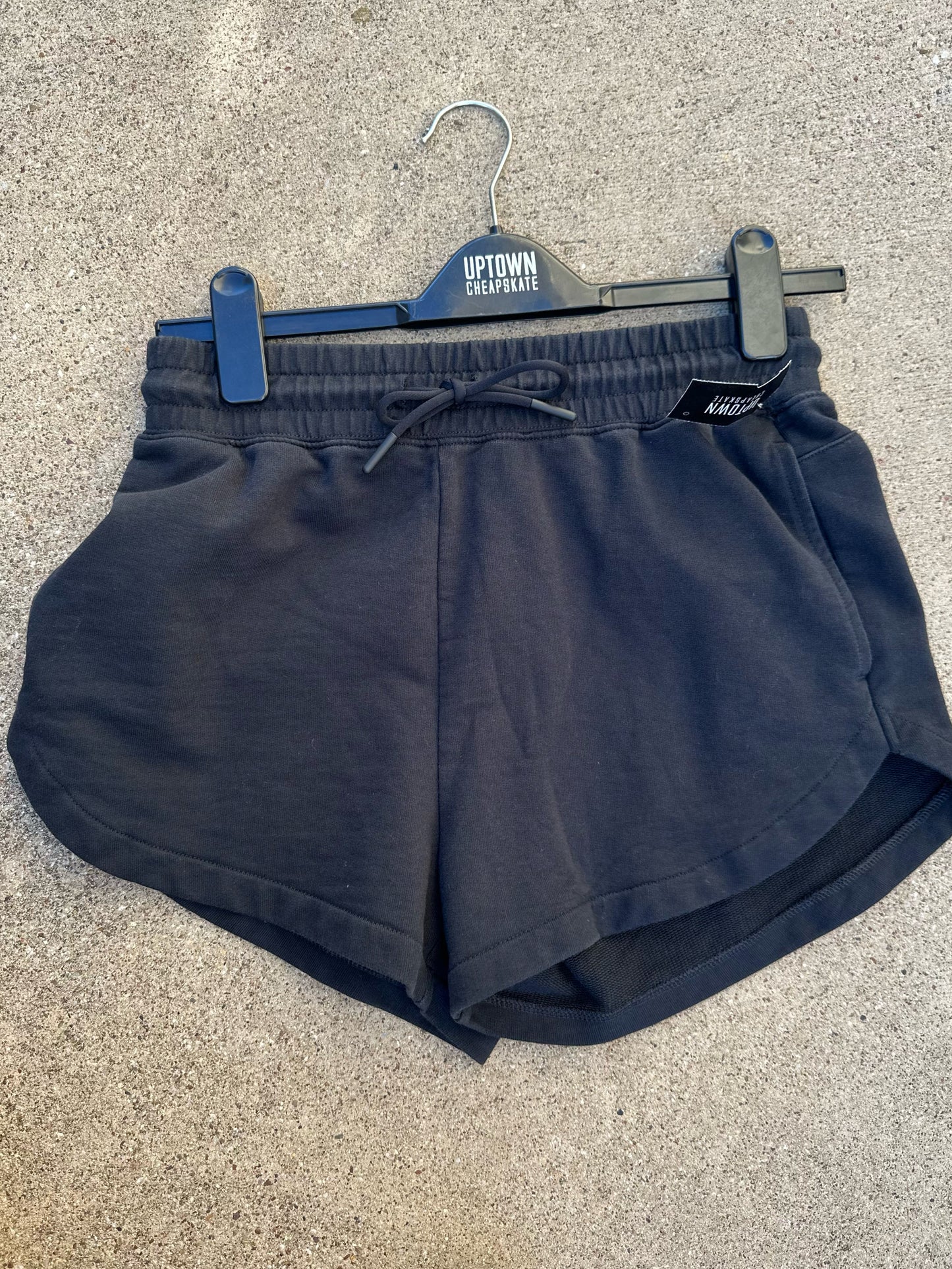 (RESERVE FOR JUANITA) gymshark black shorts (XS)