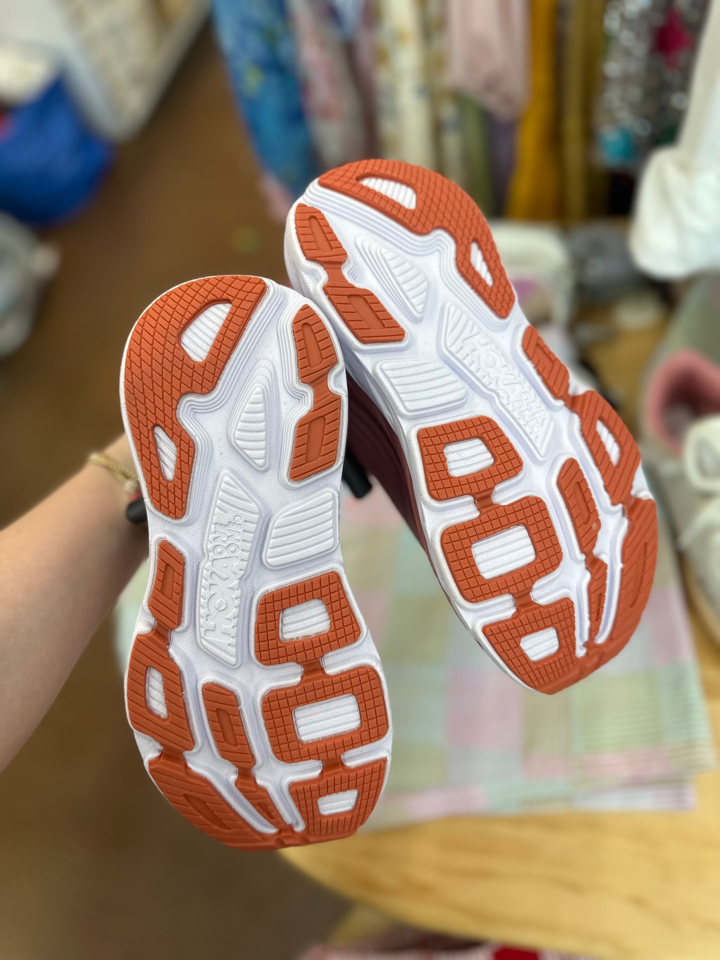 HOKA one one women’s bondi 6 size 6.5