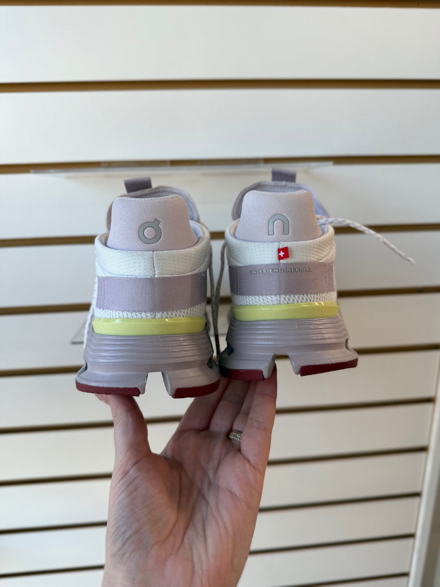 Women’s On Cloud Cloudnova sneakers sz 7.5