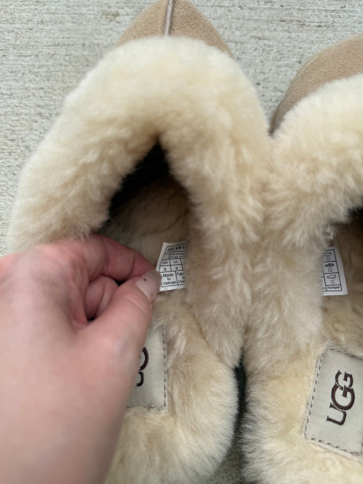 UGG platform disquette slippers size 8 women’s