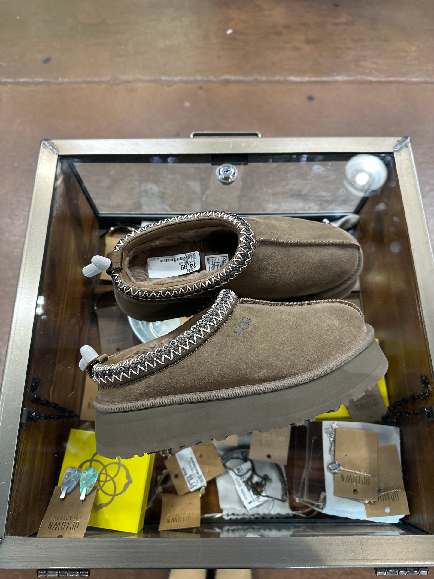 UGG Tazz platform slippers size 8