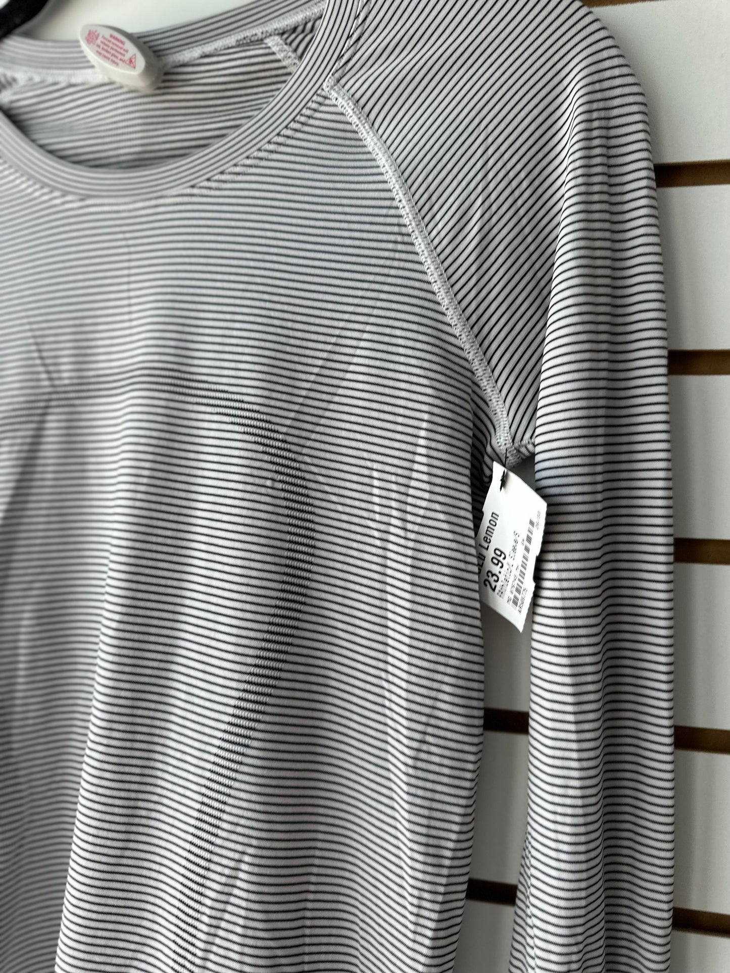 Lululemon swiftly tech long sleeve sz 4 black and white striped