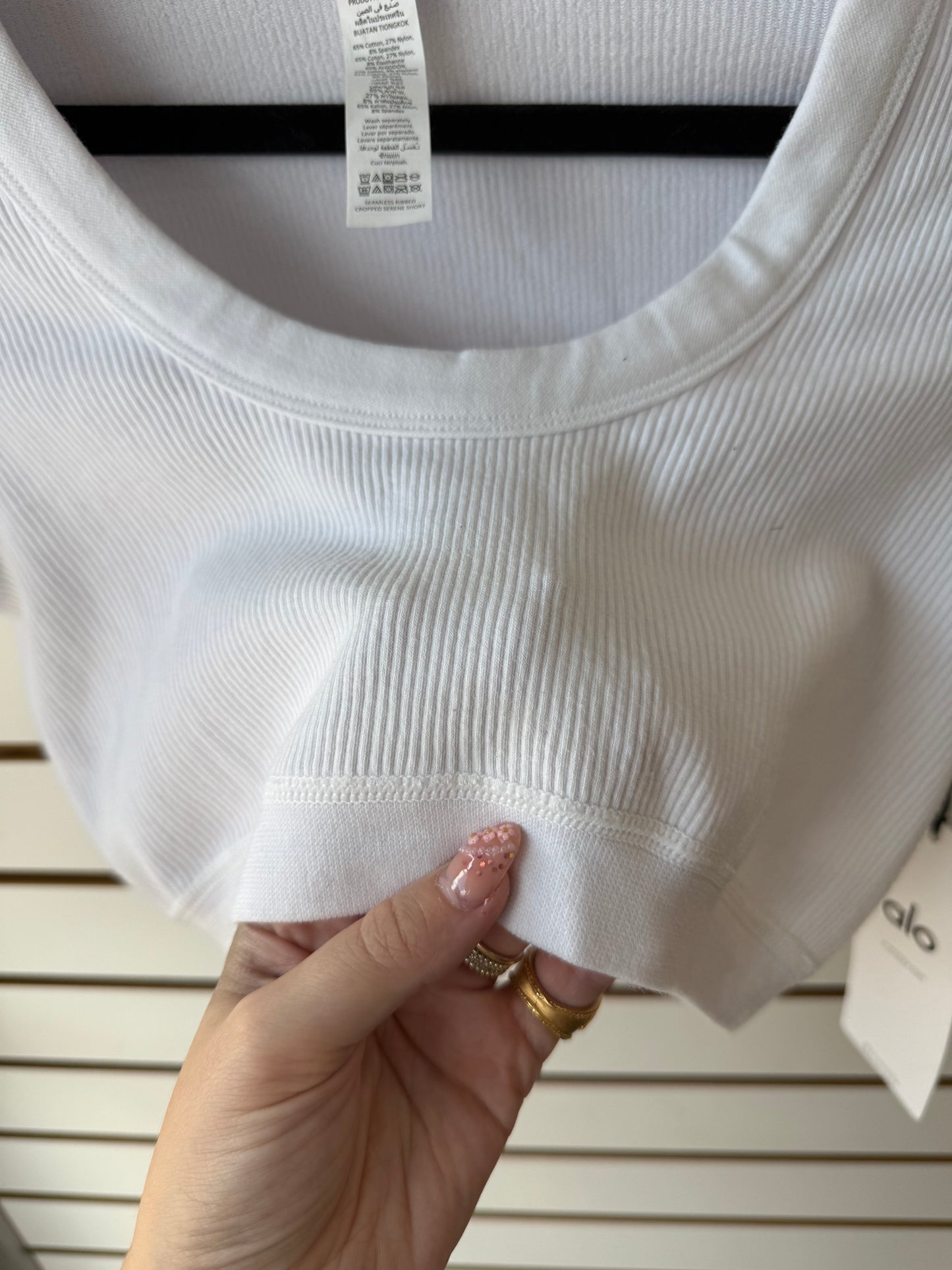 NWT ALO Yoga seamless serene ribbed crop size XS (small spot on front)