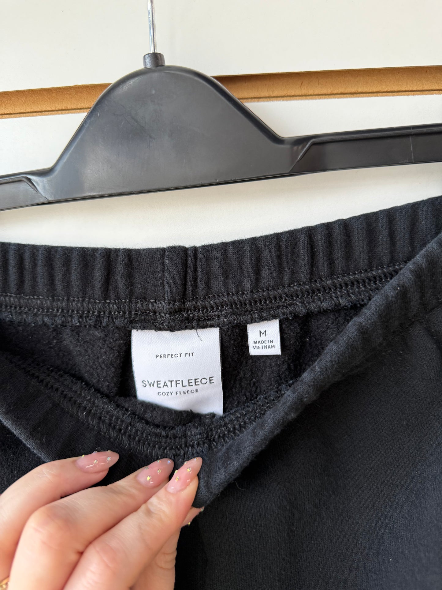Aritzia black sweat fleece shorts sz medium