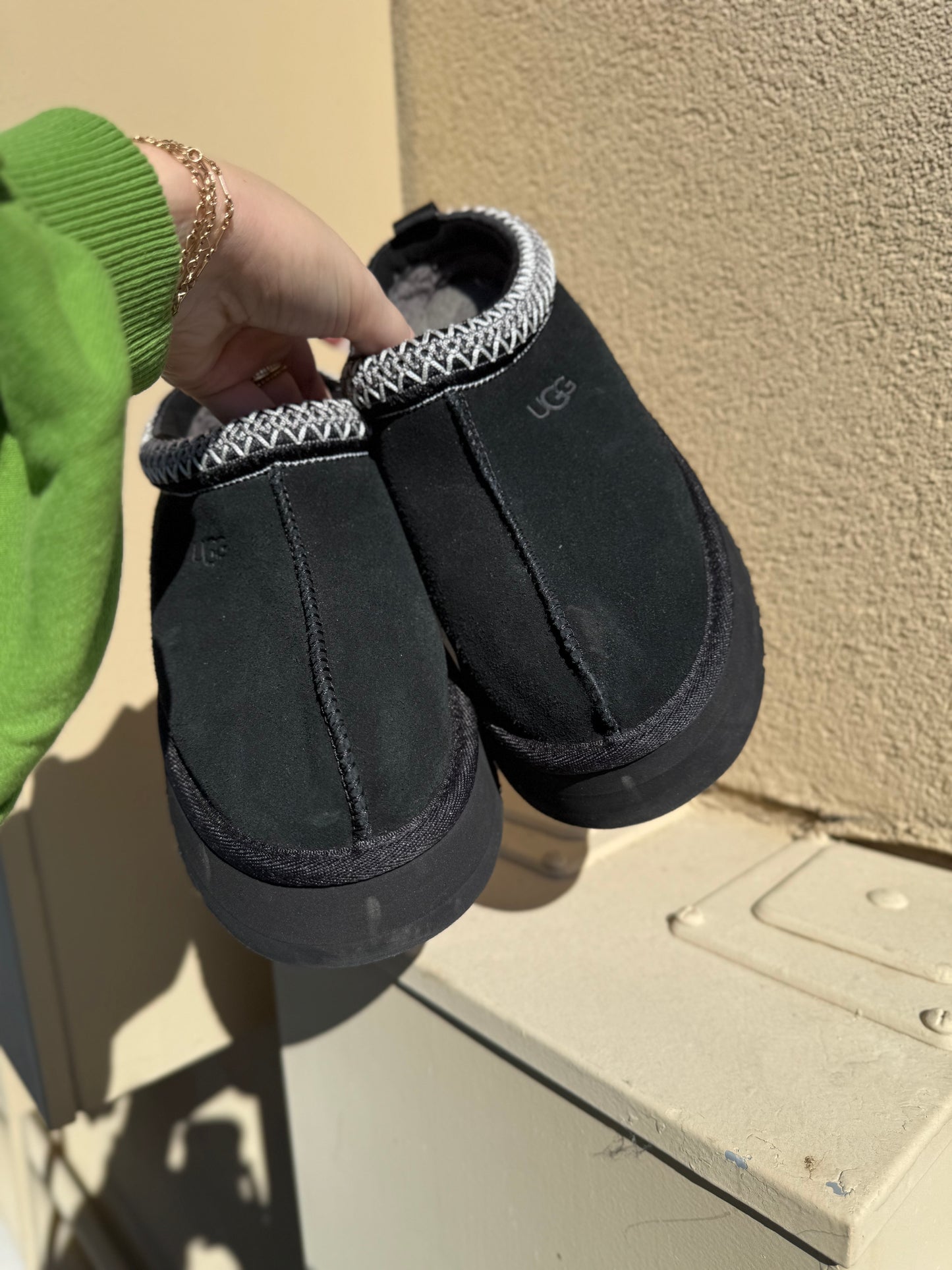 Ugg Tasman black platform slides size 7