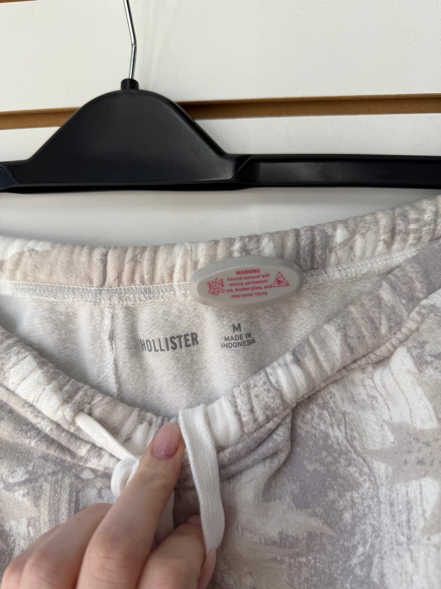 Hollister camo jogger sweats size medium