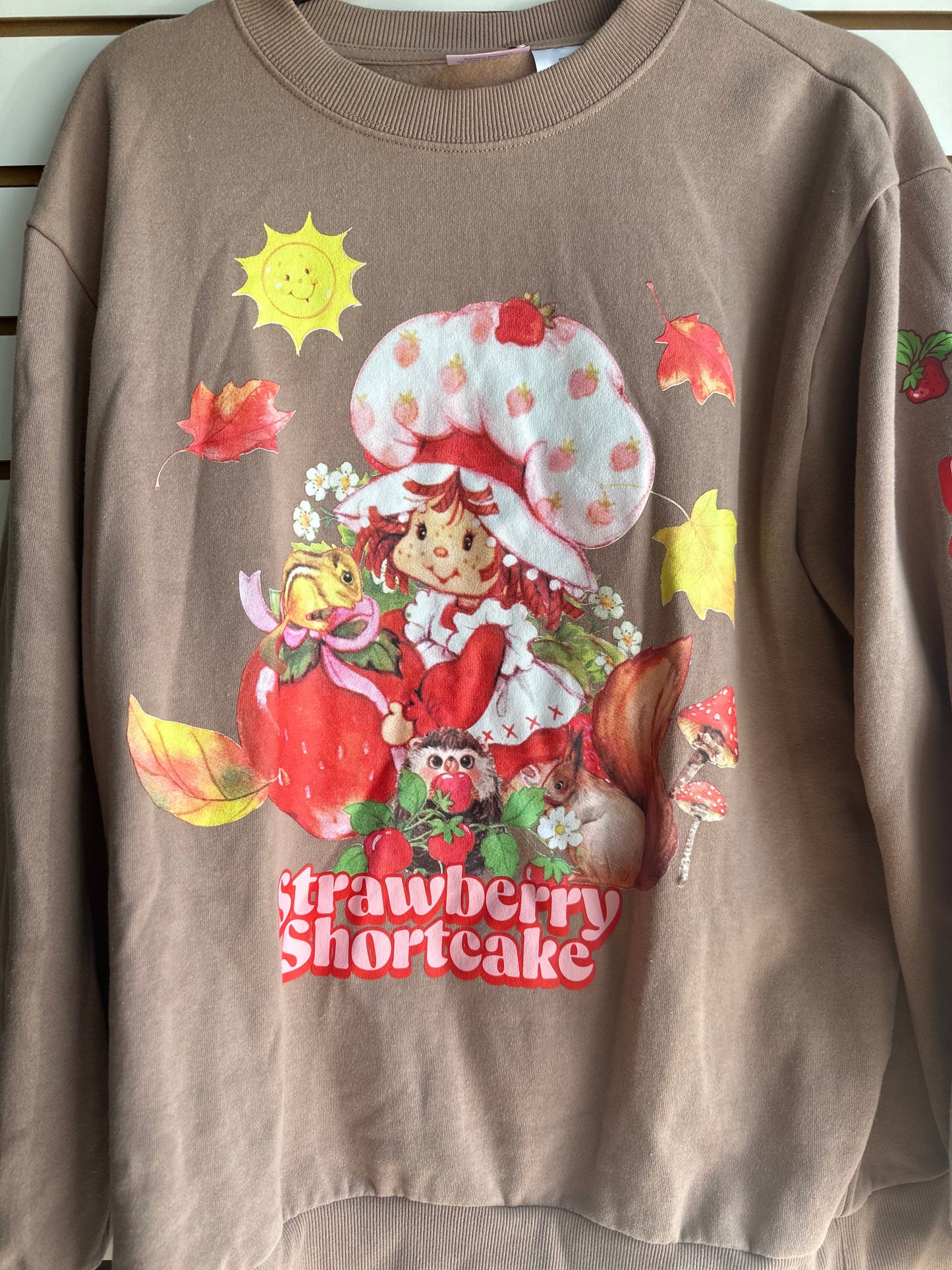 Strawberry Shortcake brown crewneck size med