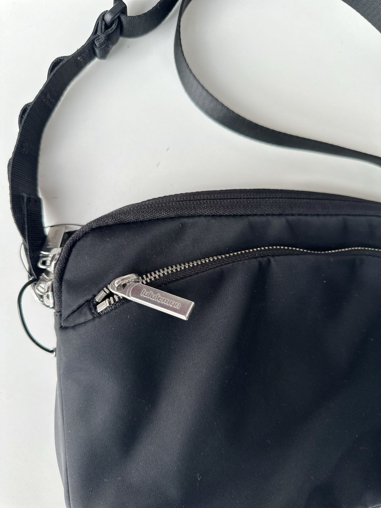 Lululemon city adventurer crossbody bag (black)