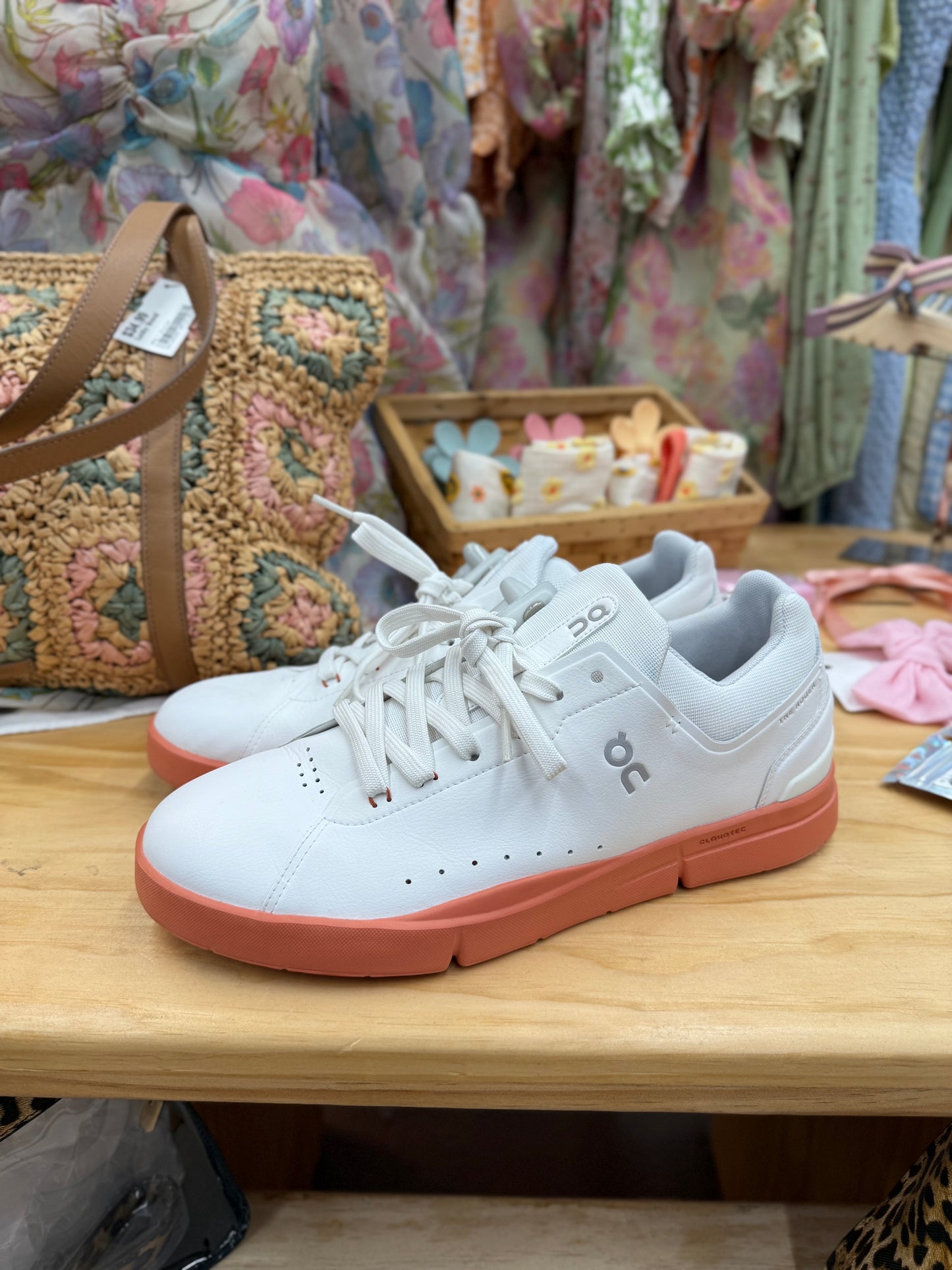 On Cloud men’s the Roger sneakers sz 10.5