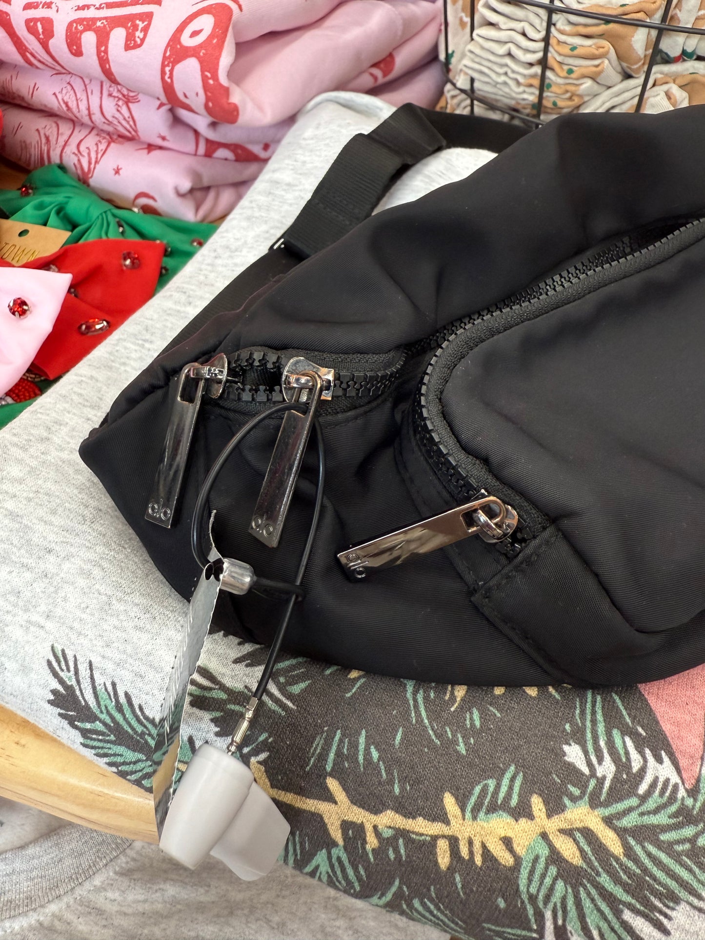 as-is ALO Yoga black belt bag