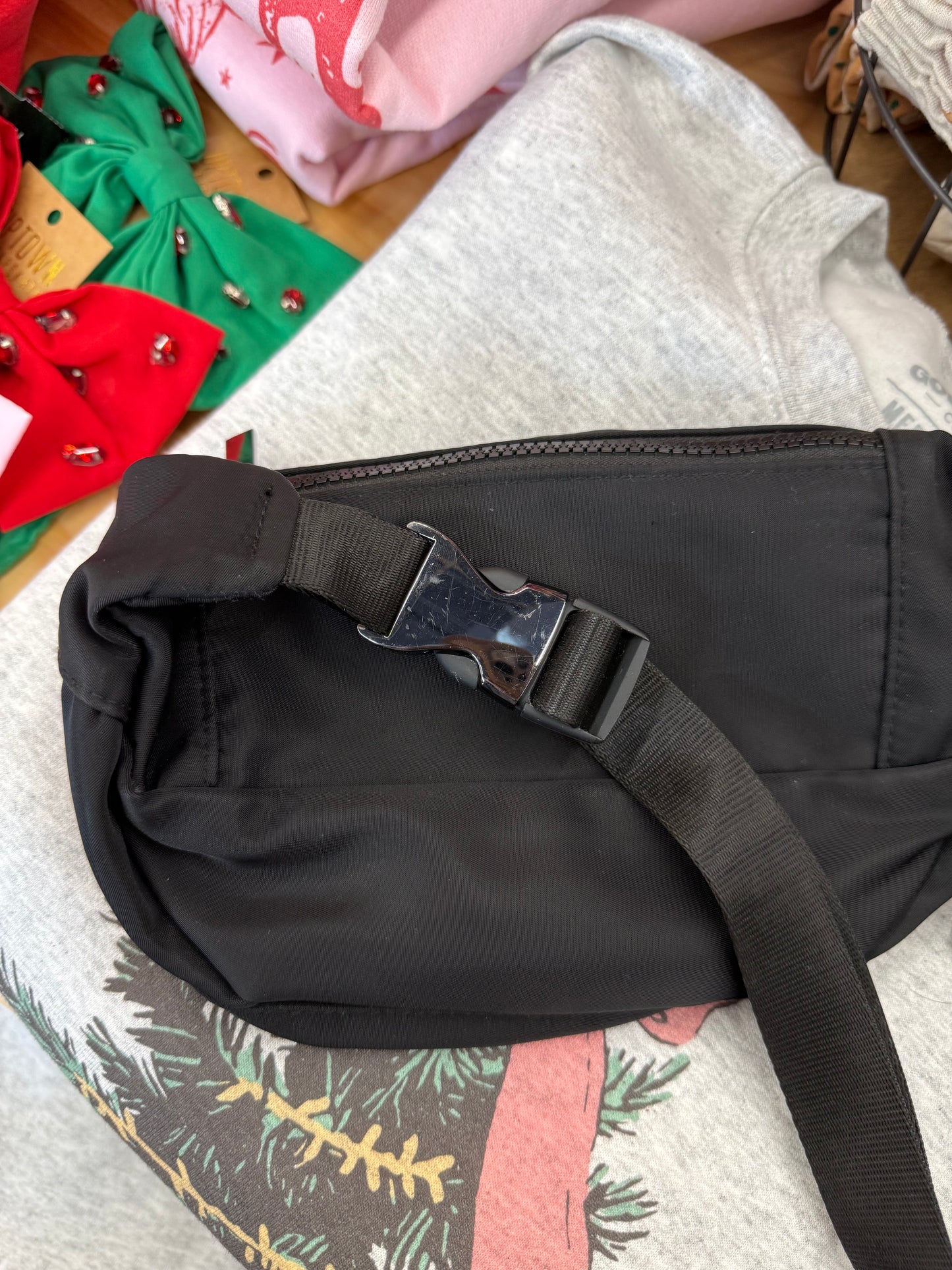 as-is ALO Yoga black belt bag