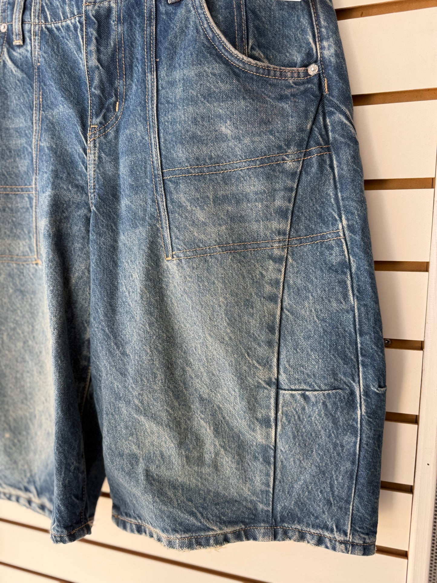 We the Free Barrel shorts size 28