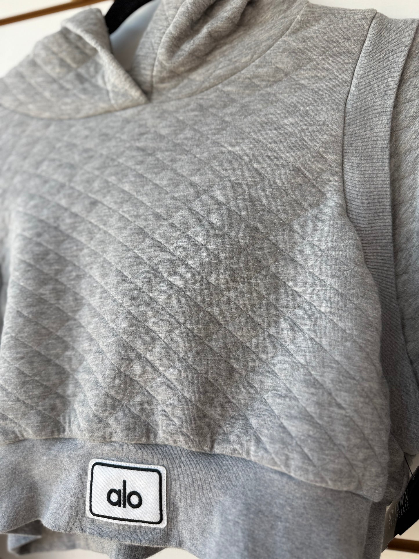 ALO Yoga cropped gray quilted boxing top sz XS