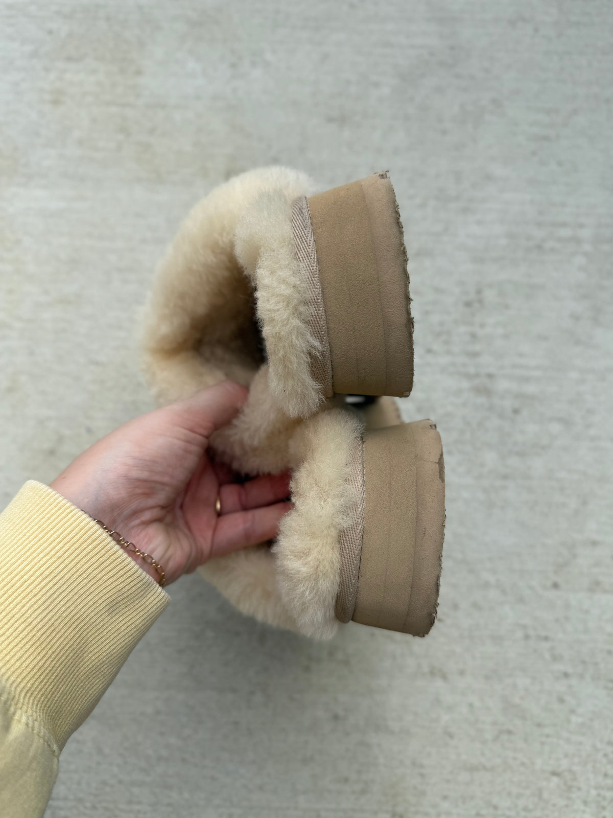 UGG platform disquette slippers size 8 women’s