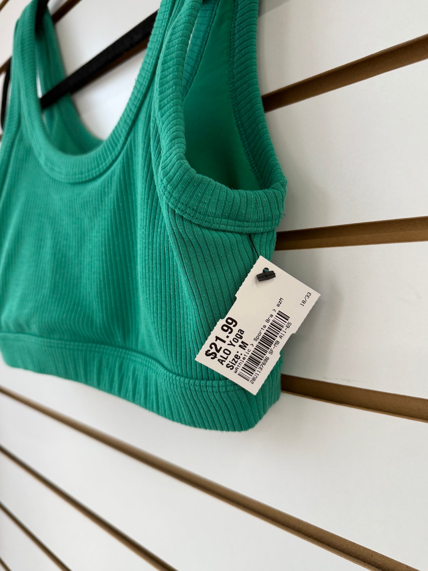 ALO Yoga green wellness ribbed sports bra size medium, light wear
