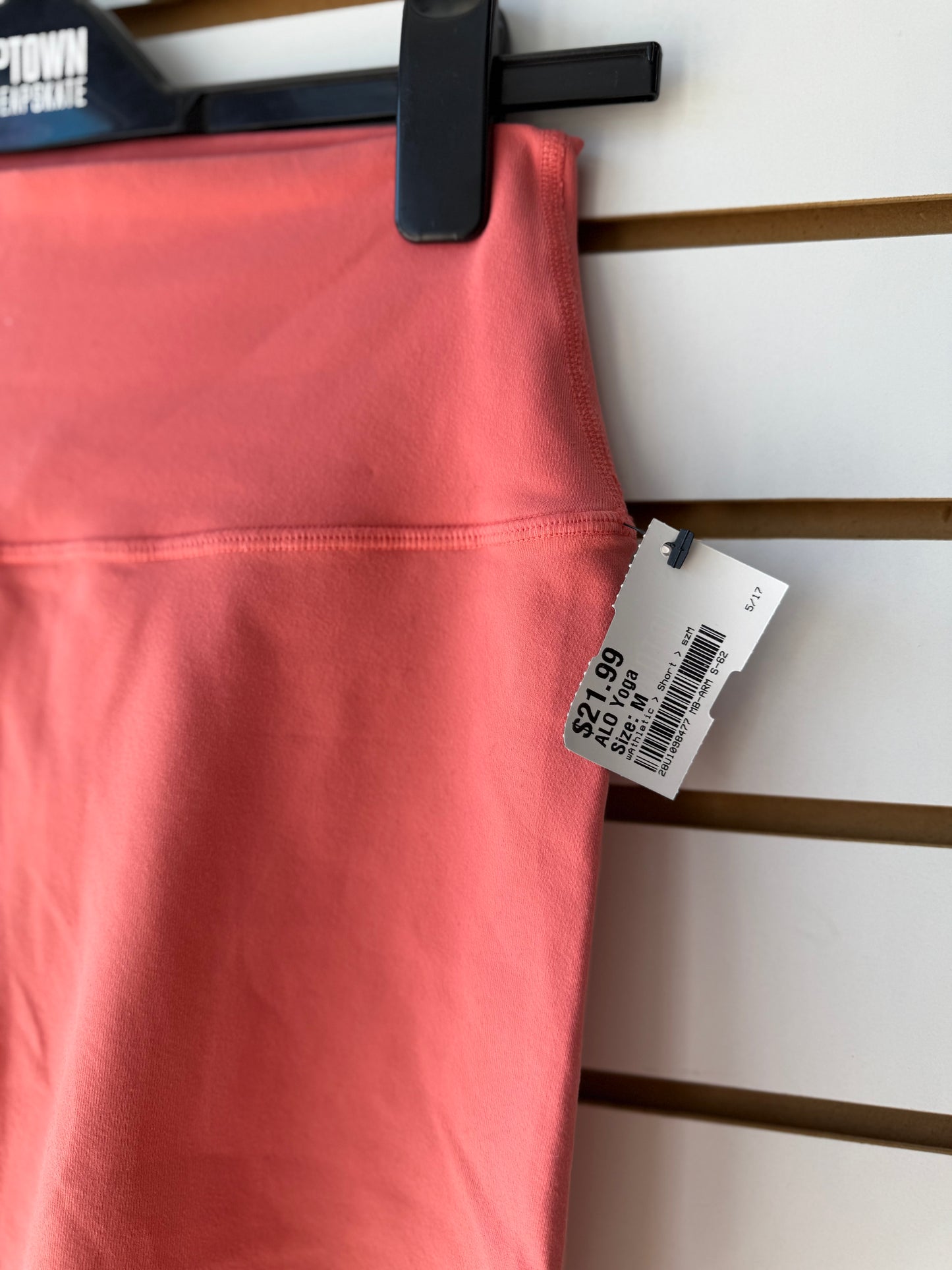 Alo biker shorts sz Med peach pink
