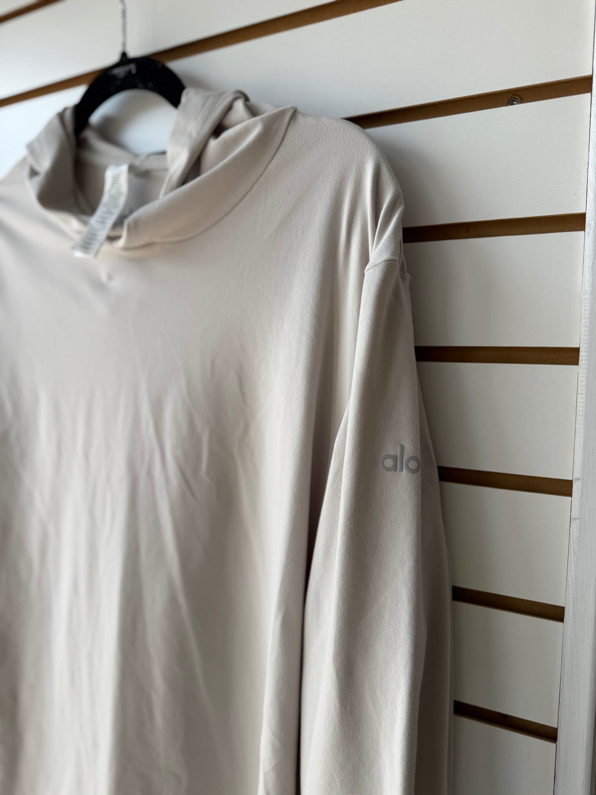 ALO Yoga men’s cream reform hoodie long sleeve size large