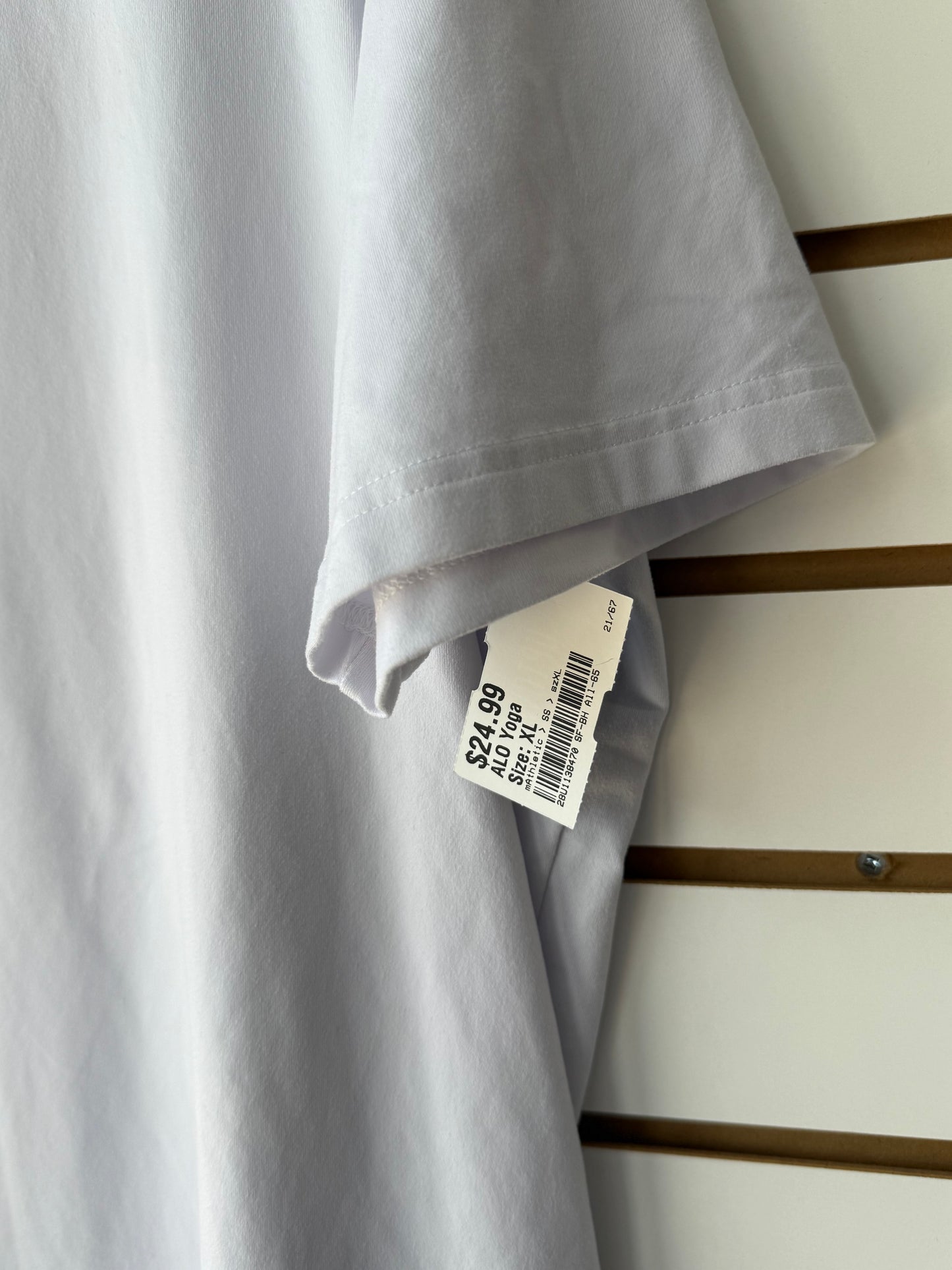 ALO Yoga men’s white tee size extra large