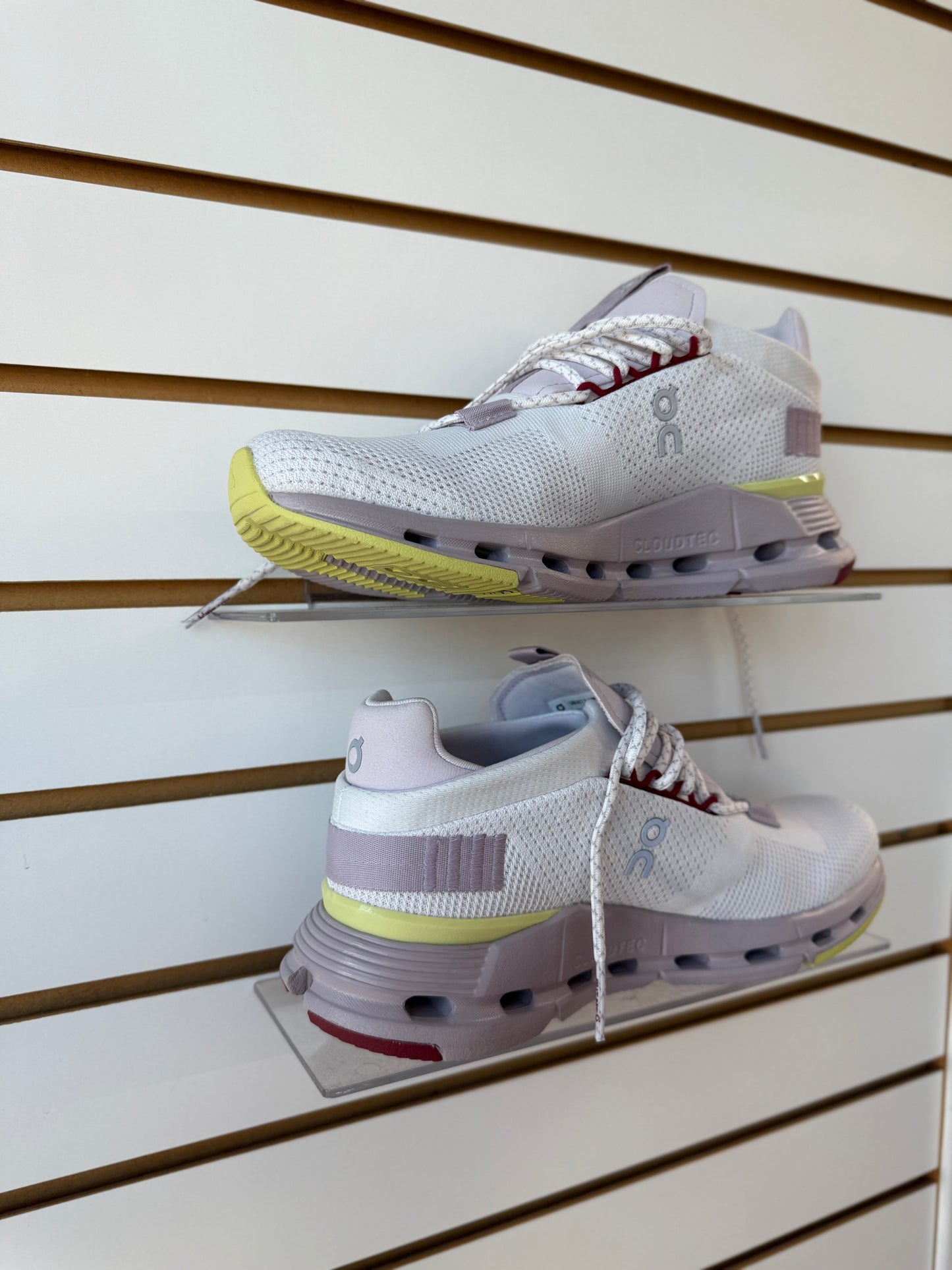 Women’s On Cloud Cloudnova sneakers sz 7.5