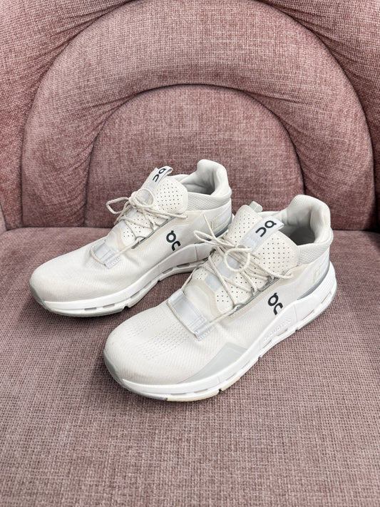 On Cloudnova women’s size 10 shows some wear