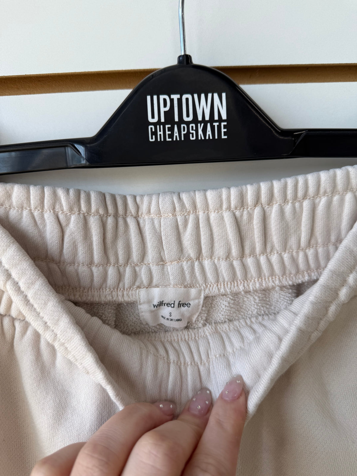 Wilfred Free Aritzia cream sweat shorts size small