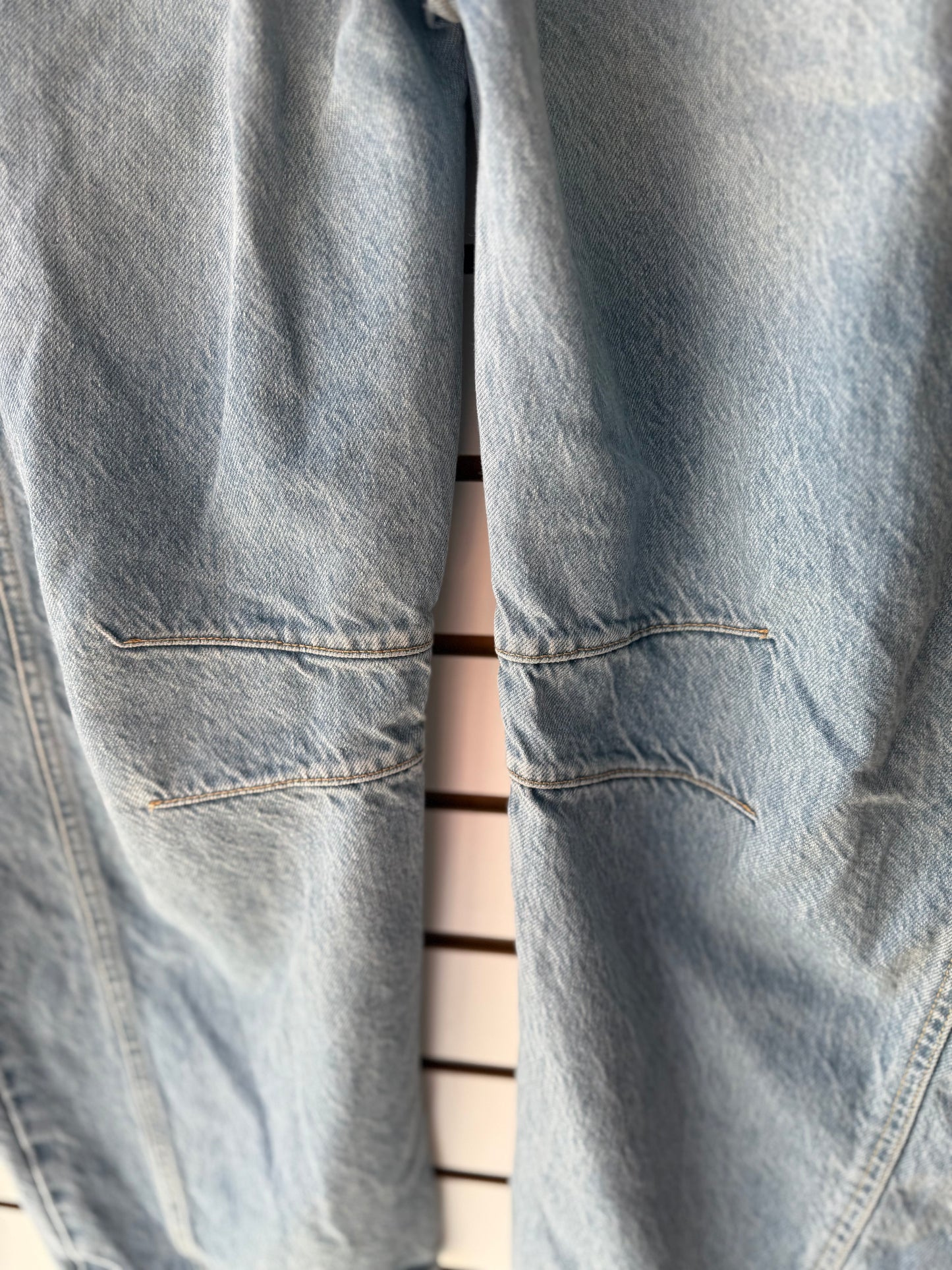 We the Free denim barrel jeans sz 25