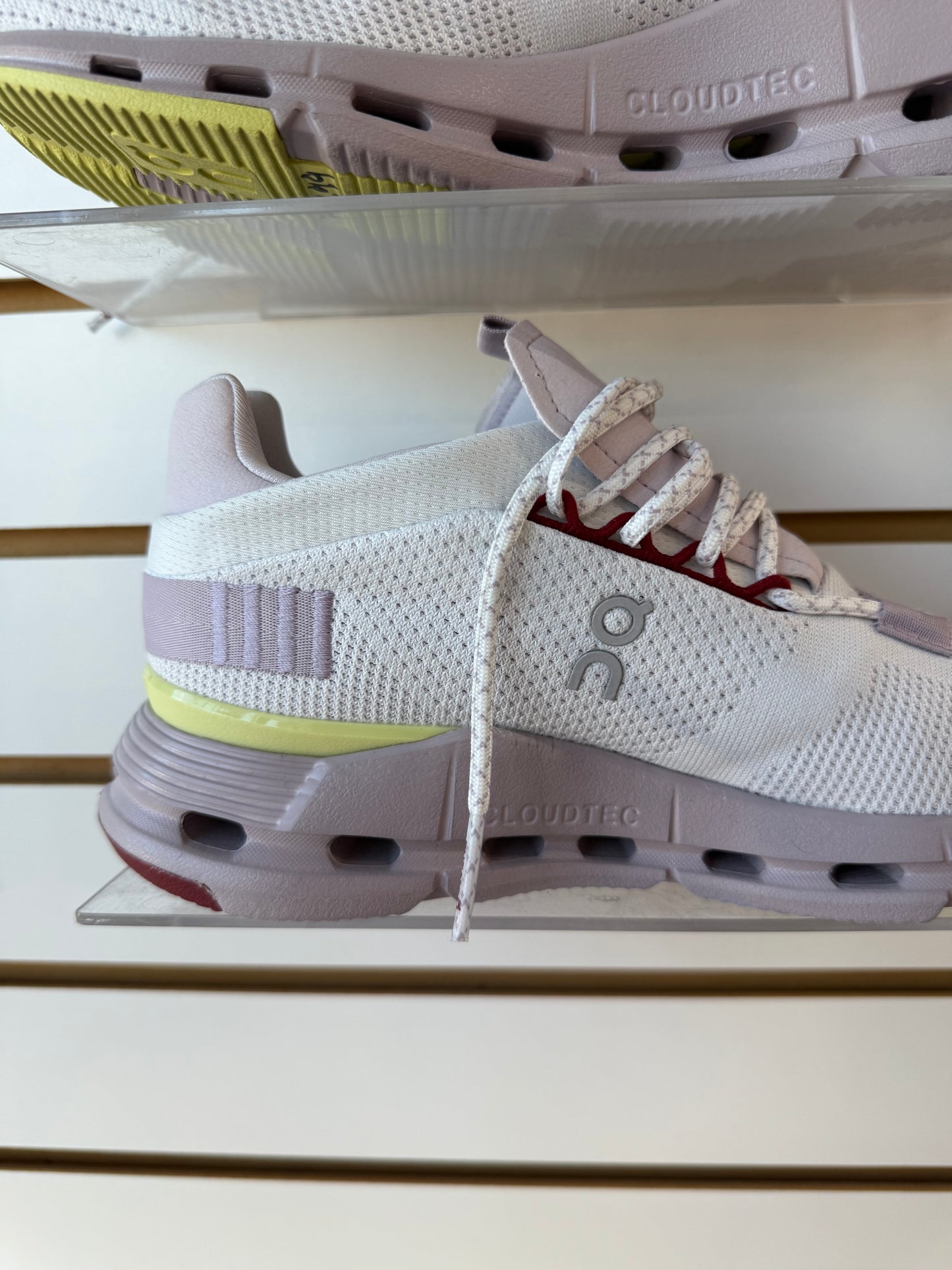 Women’s On Cloud Cloudnova sneakers sz 7.5