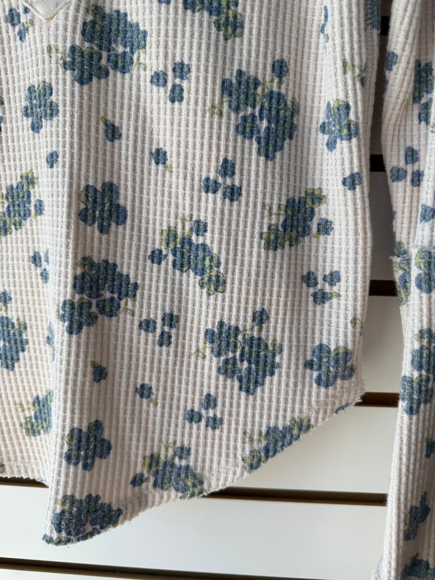 We the Free everest henley in tea floral print sz Medium
