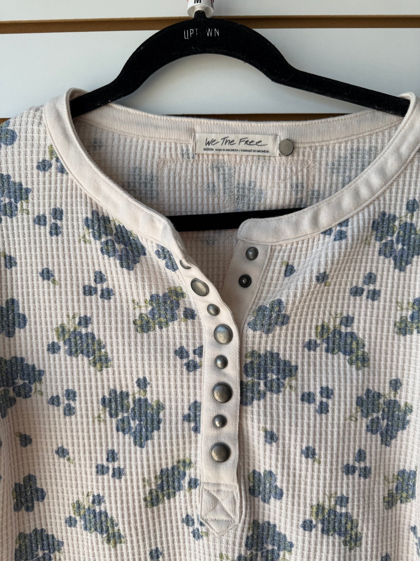 We the Free everest henley in tea floral print sz Medium