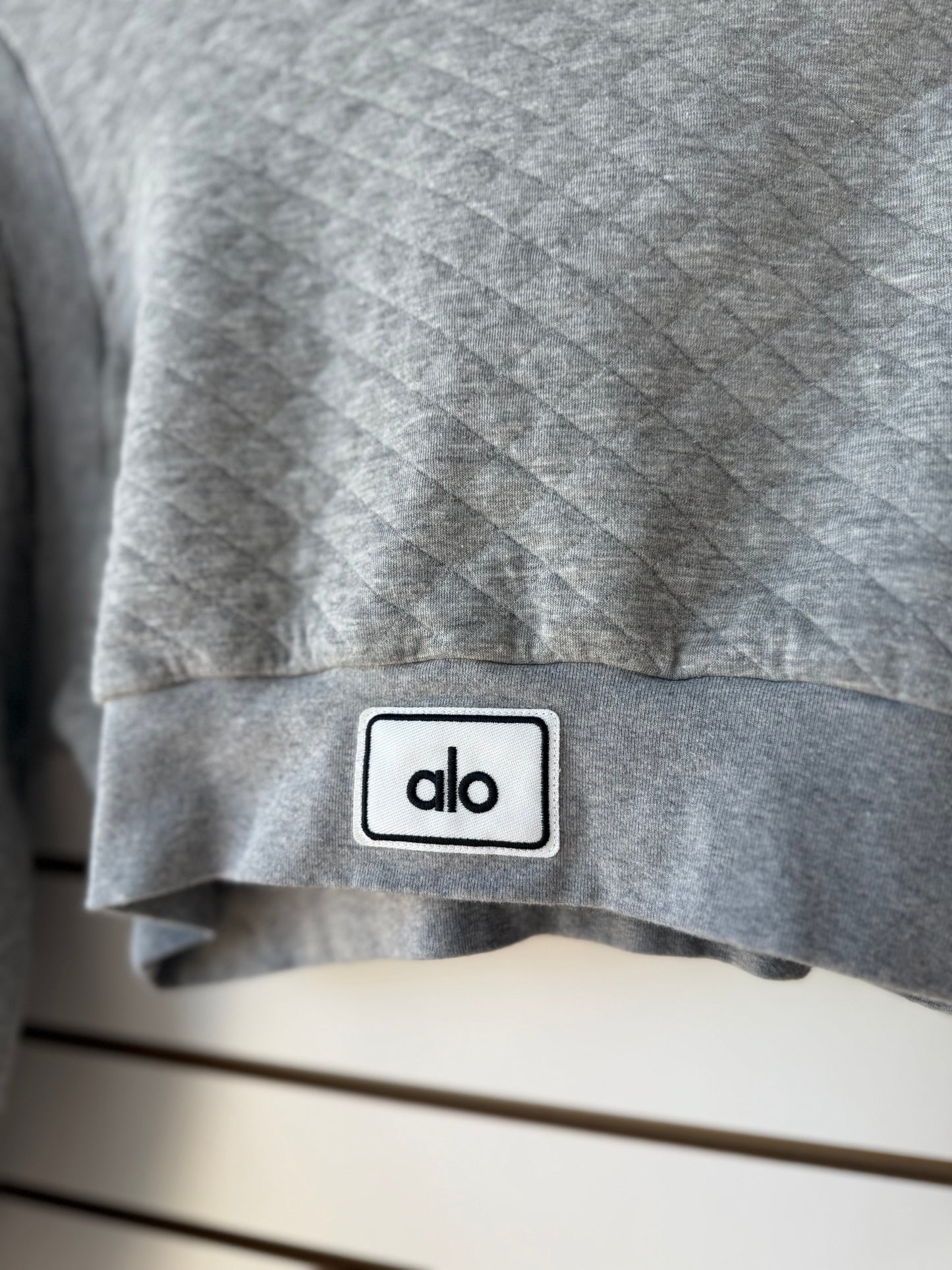 ALO Yoga cropped gray quilted boxing top sz XS