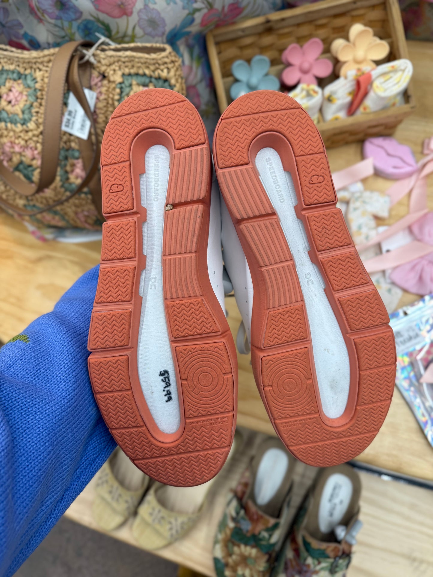 On Cloud men’s the Roger sneakers sz 10.5