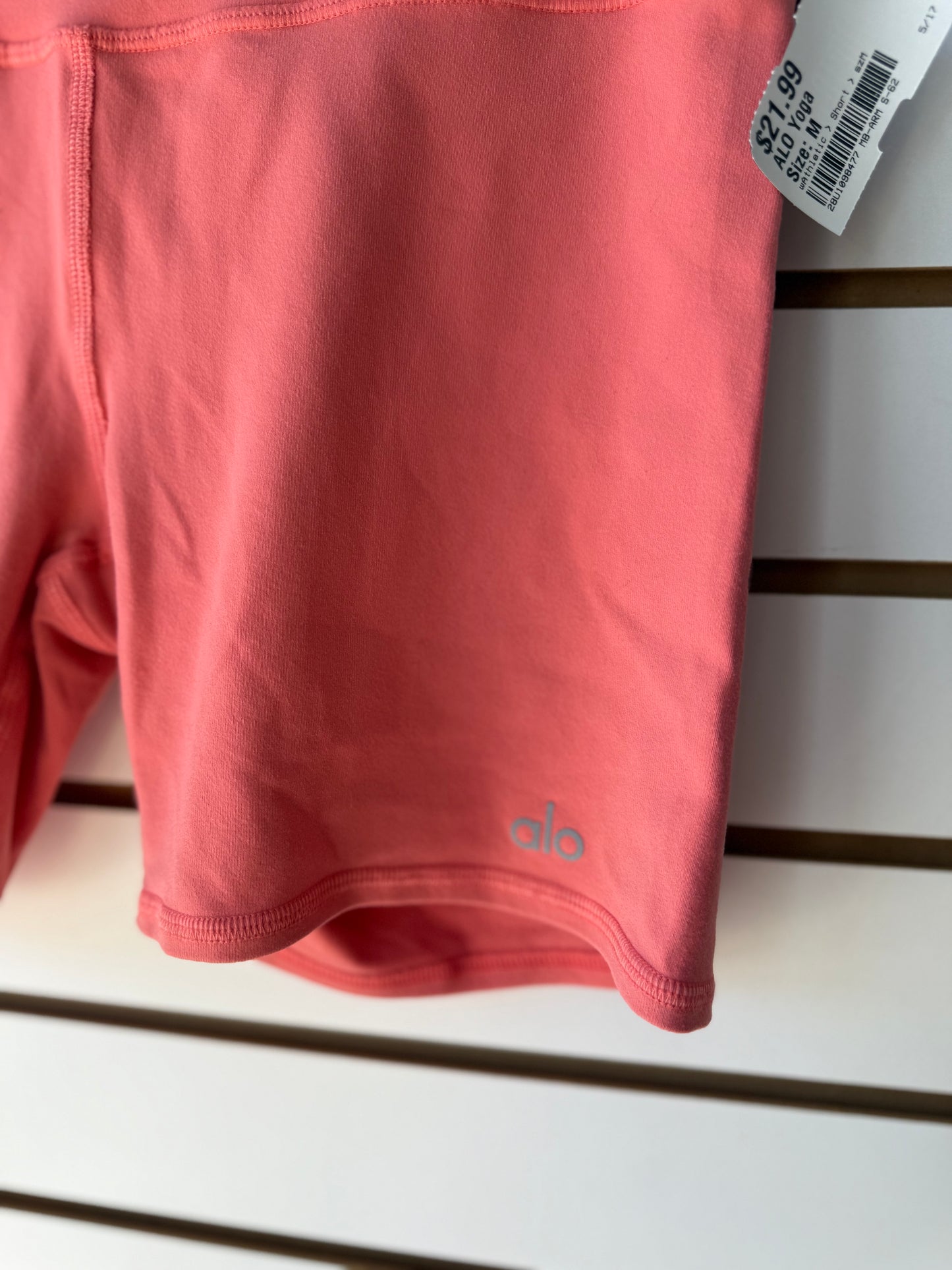 Alo biker shorts sz Med peach pink
