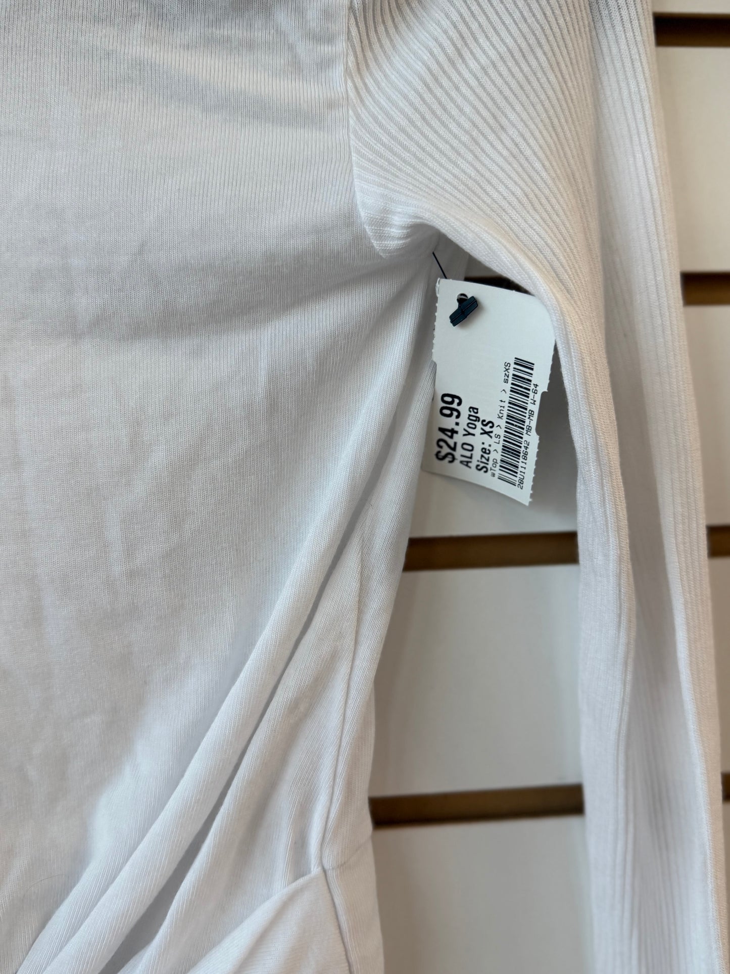 ALO Yoga white long sleeve shirt sz XS