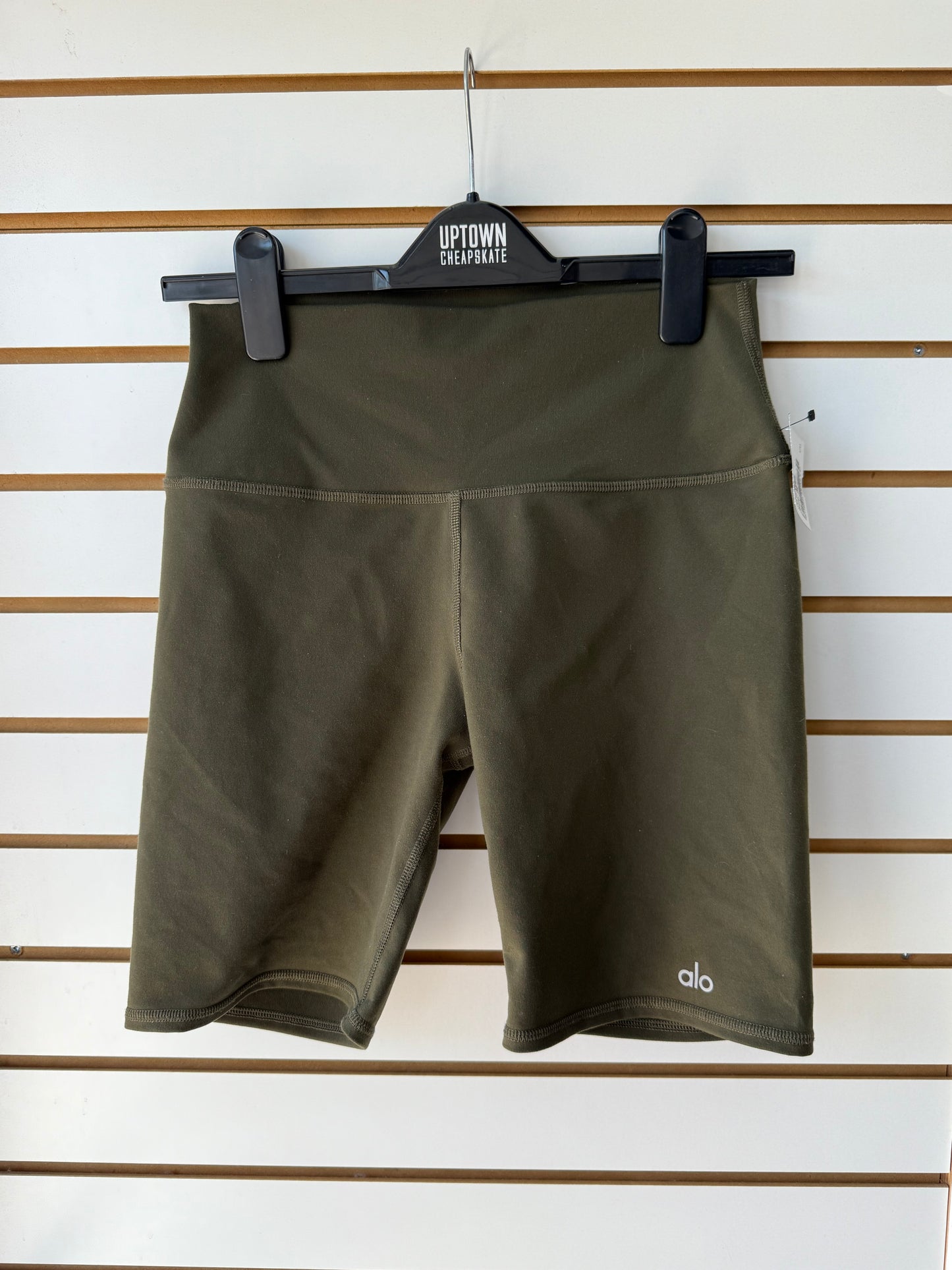 ALO Yoga green biker shorts size medium