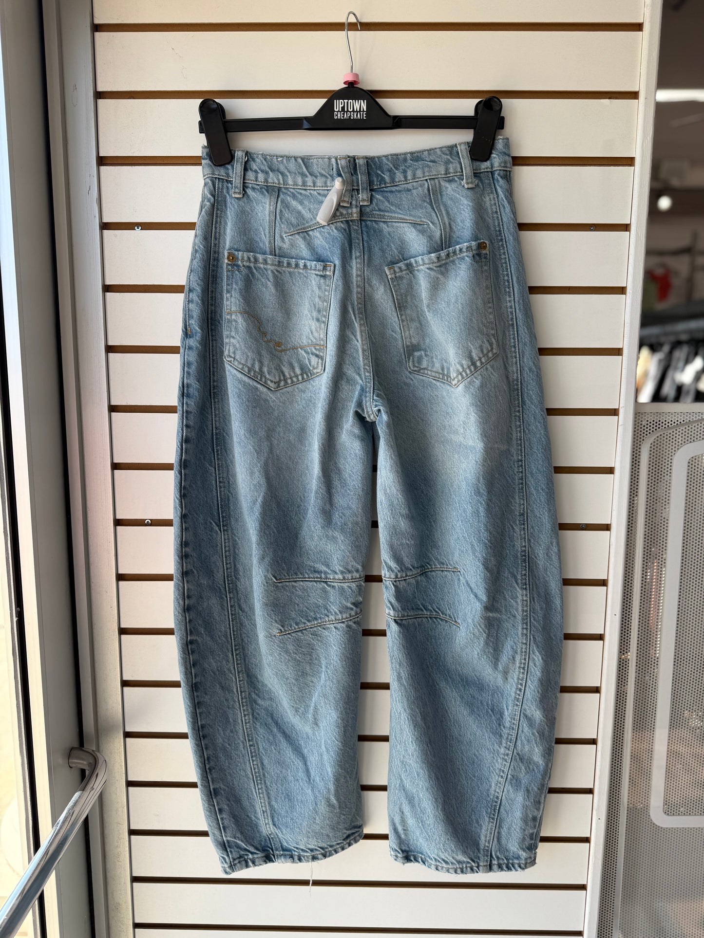 We the Free denim barrel jeans sz 25