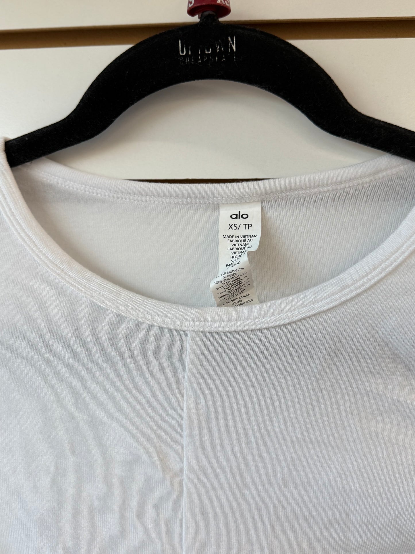 ALO Yoga white long sleeve shirt sz XS