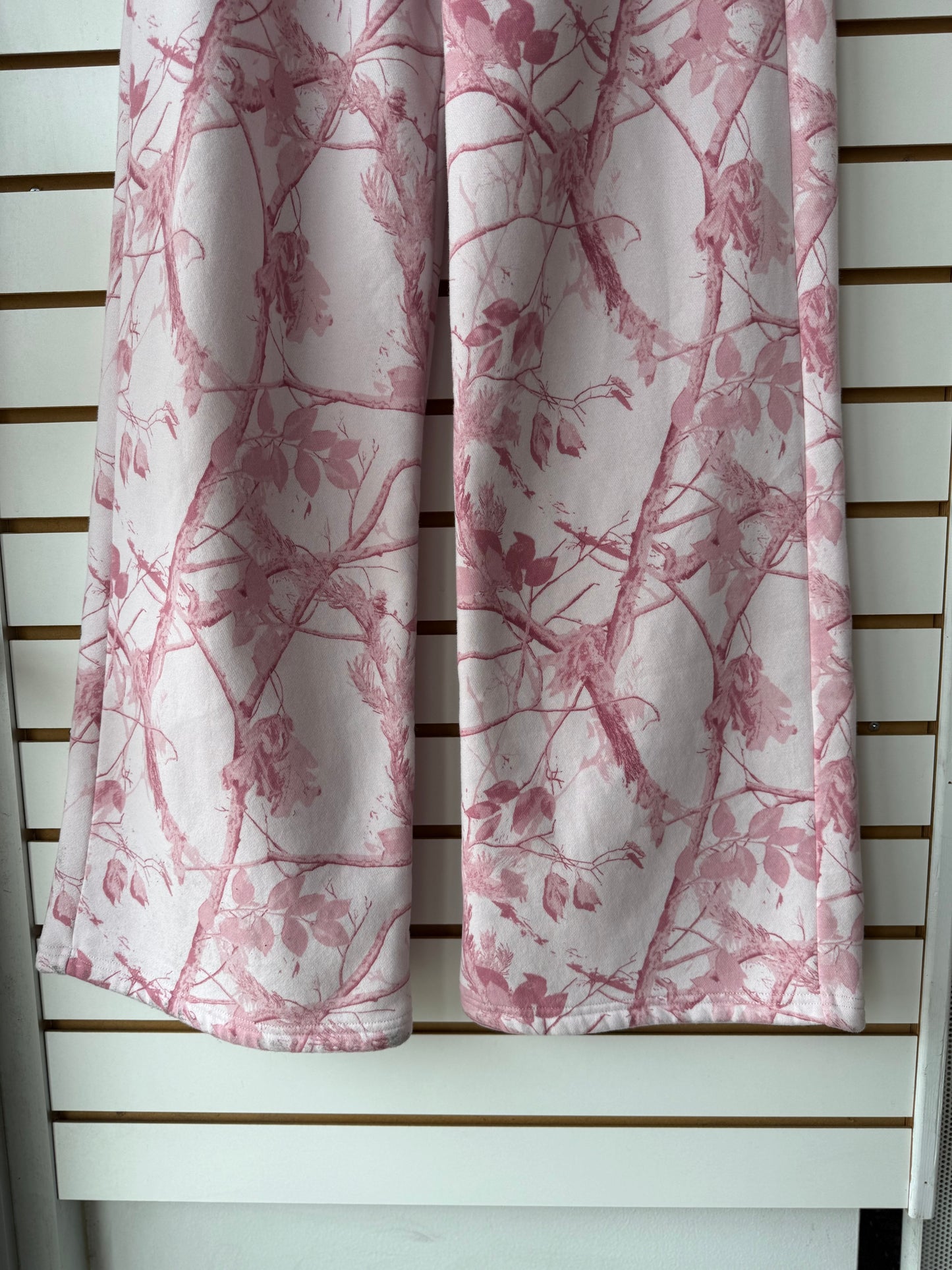 NWT Abercrombie & Fitch pink camo sweatpants size small