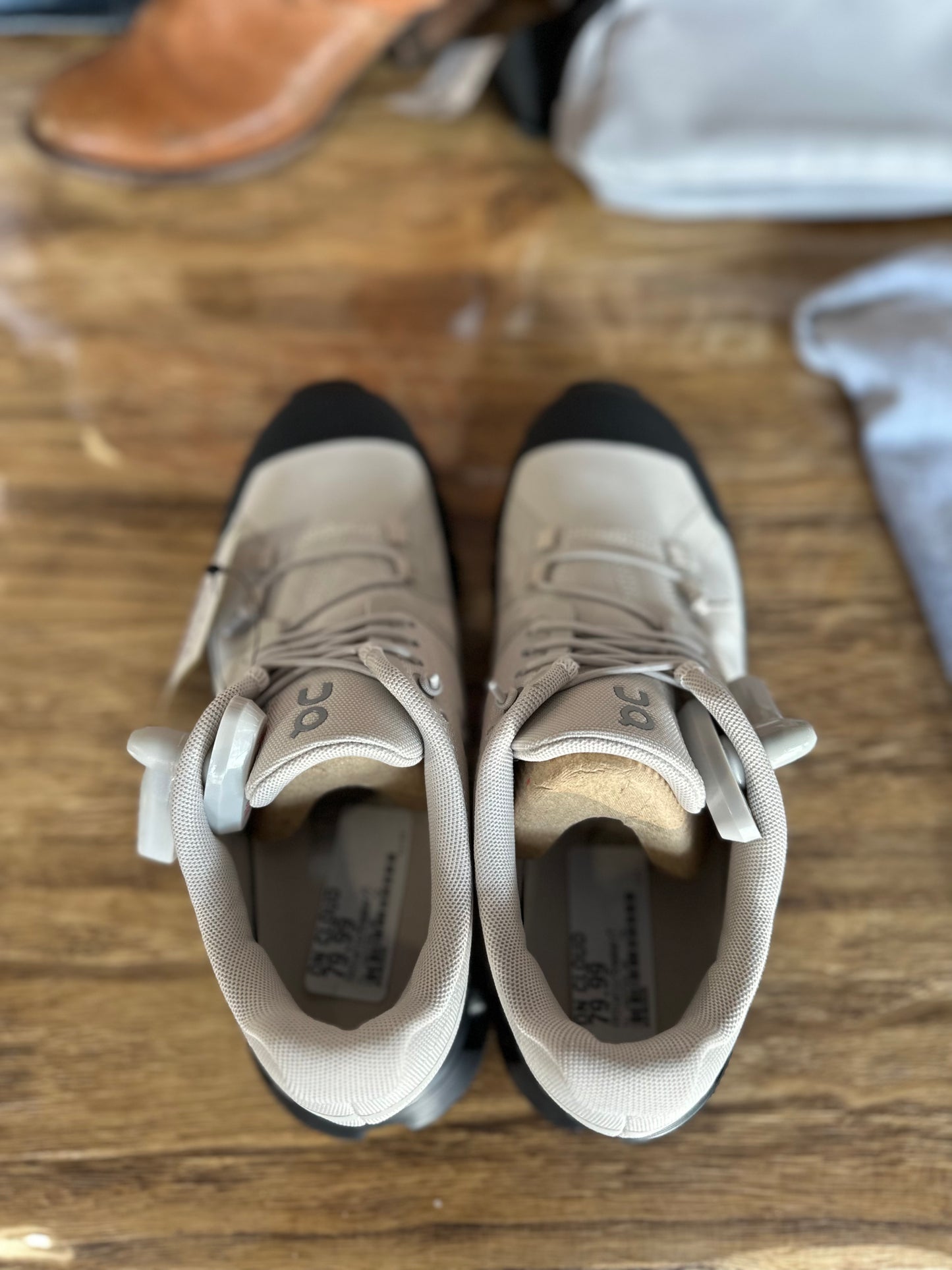 Women’s On Cloud 5 Ready in pearl/magnet sz 7 (RESERVED)