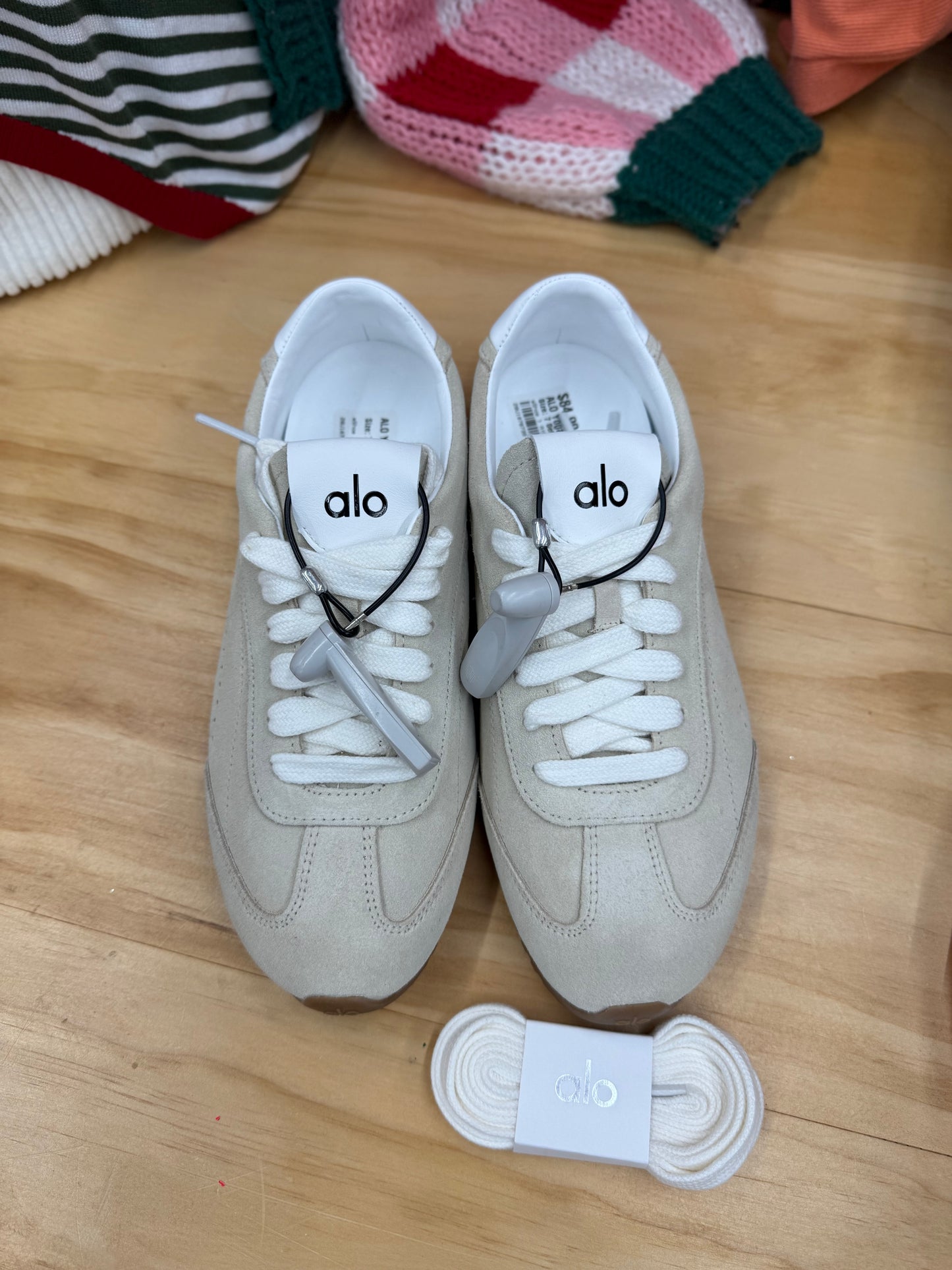 Alo Yoga Sunset sneaker in Sandatone, sz women’s 7 like-new