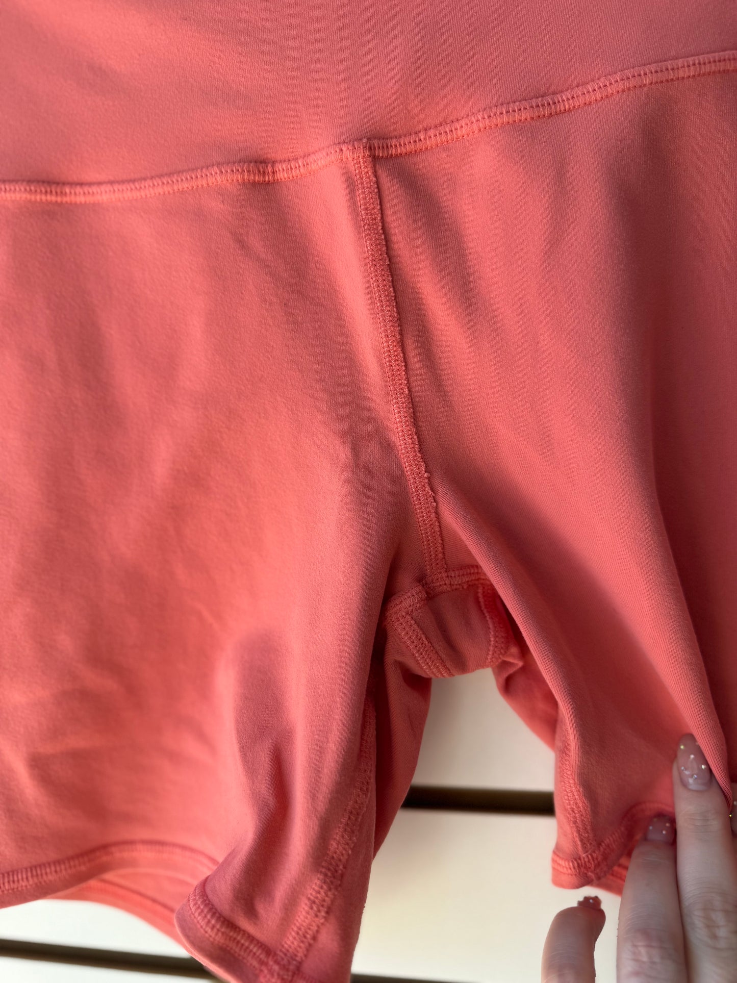 Alo biker shorts sz Med peach pink