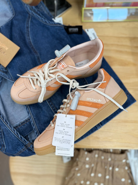 NWT Adidas Handball Spezial Sneaker in Blush Pink, Dusky Orange & Off White size 9 women’s