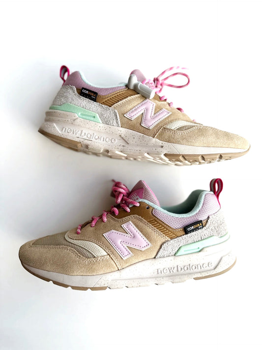 New Balance 997H (women’s 10)