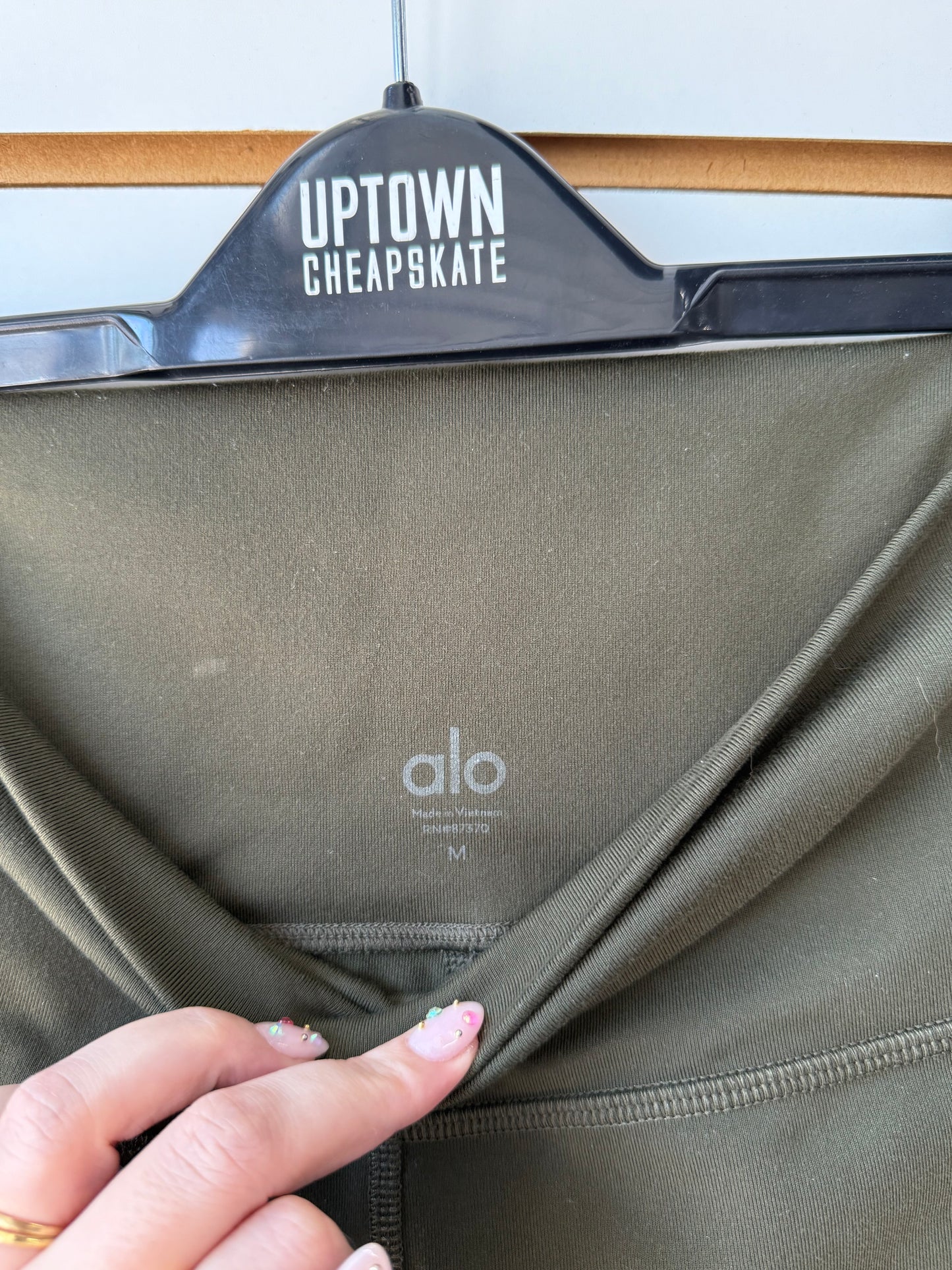 ALO Yoga green biker shorts size medium