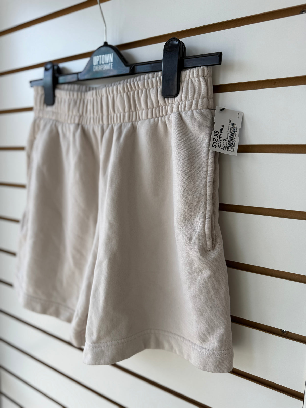 Wilfred Free Aritzia cream sweat shorts size small