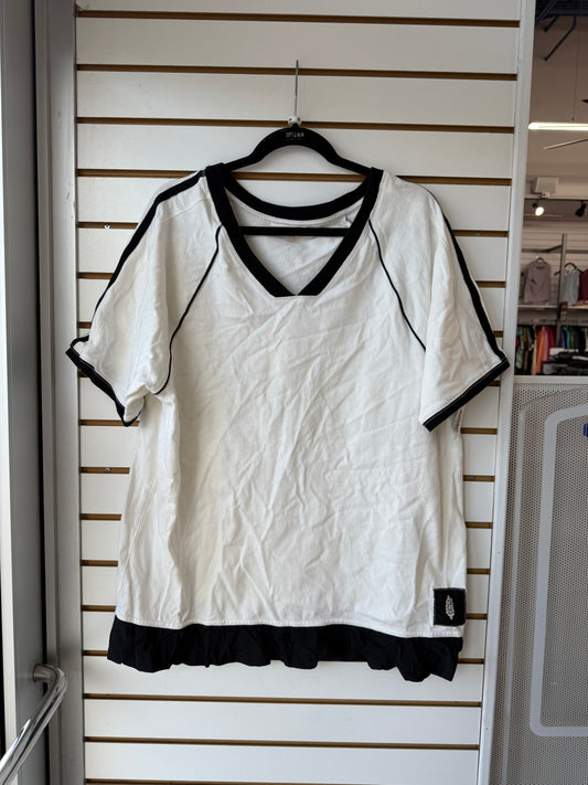 FP Movement black and white Baseline tee size medium