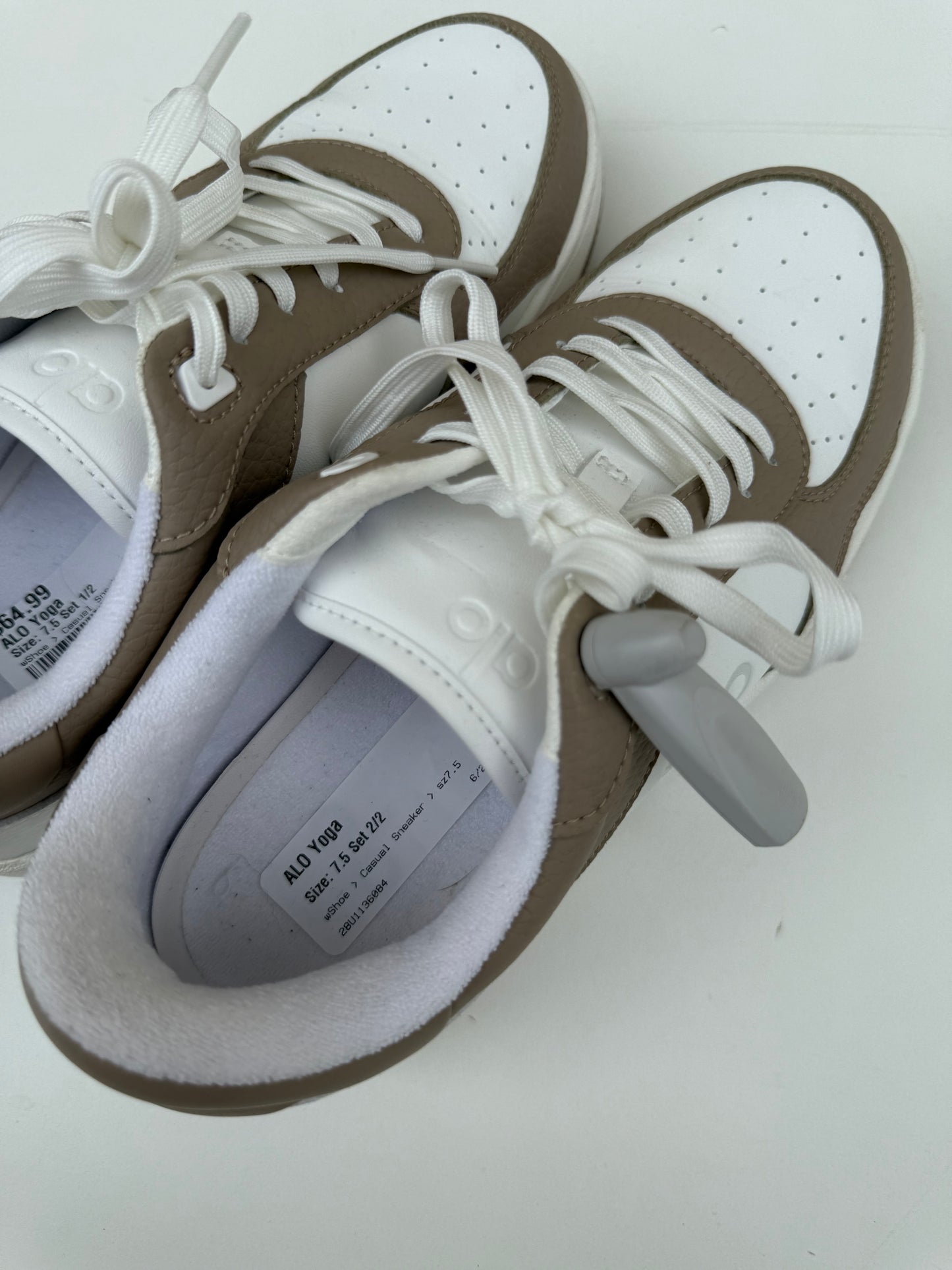 ALO Yoga recovery mode sneaker womens 7.5