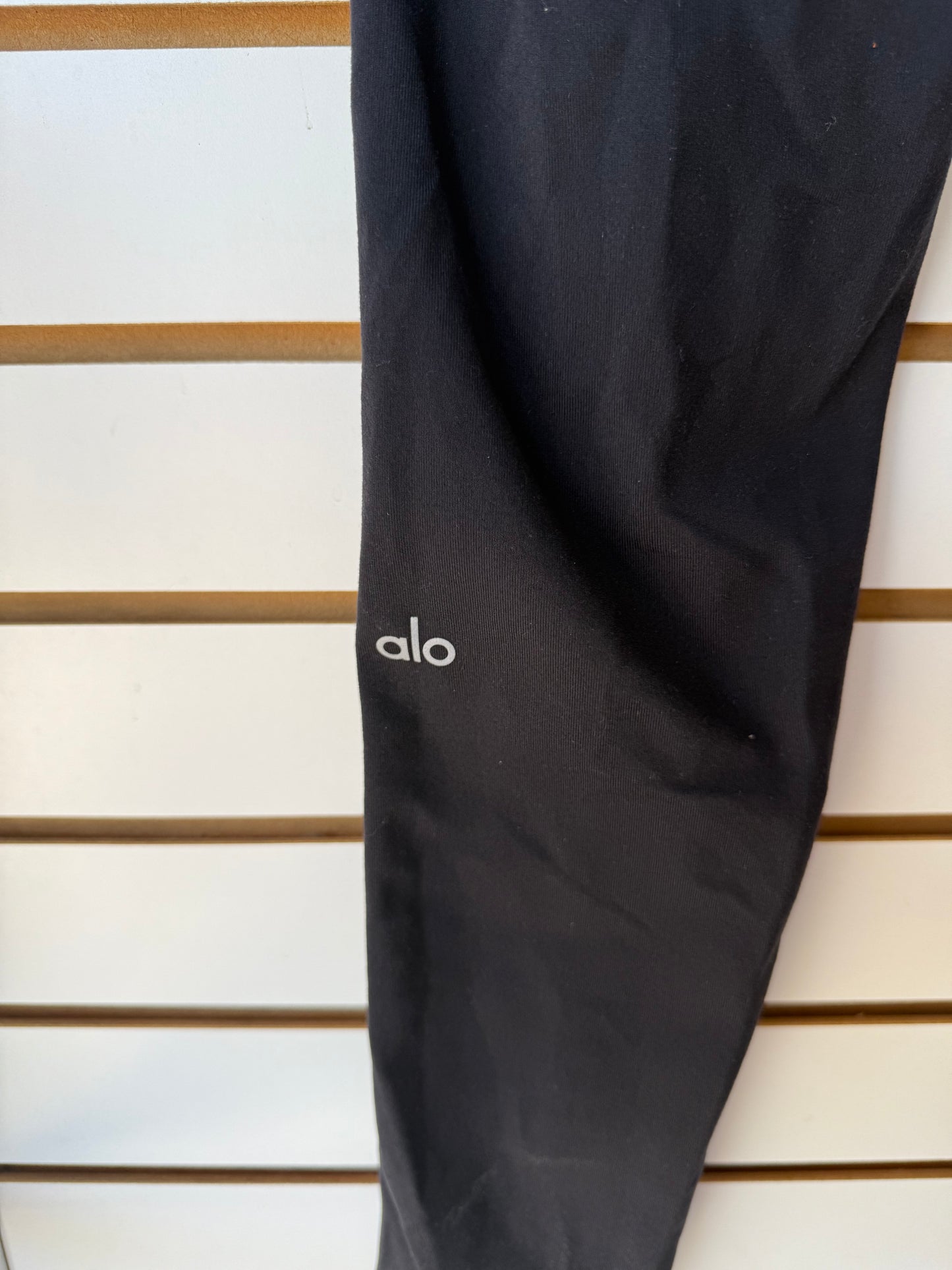ALO Yoga black heartthrob leggings size large (light wear)