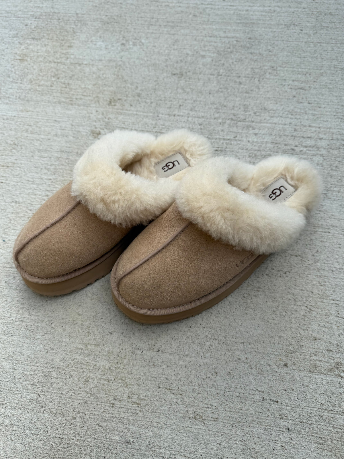 UGG platform disquette slippers size 8 women’s