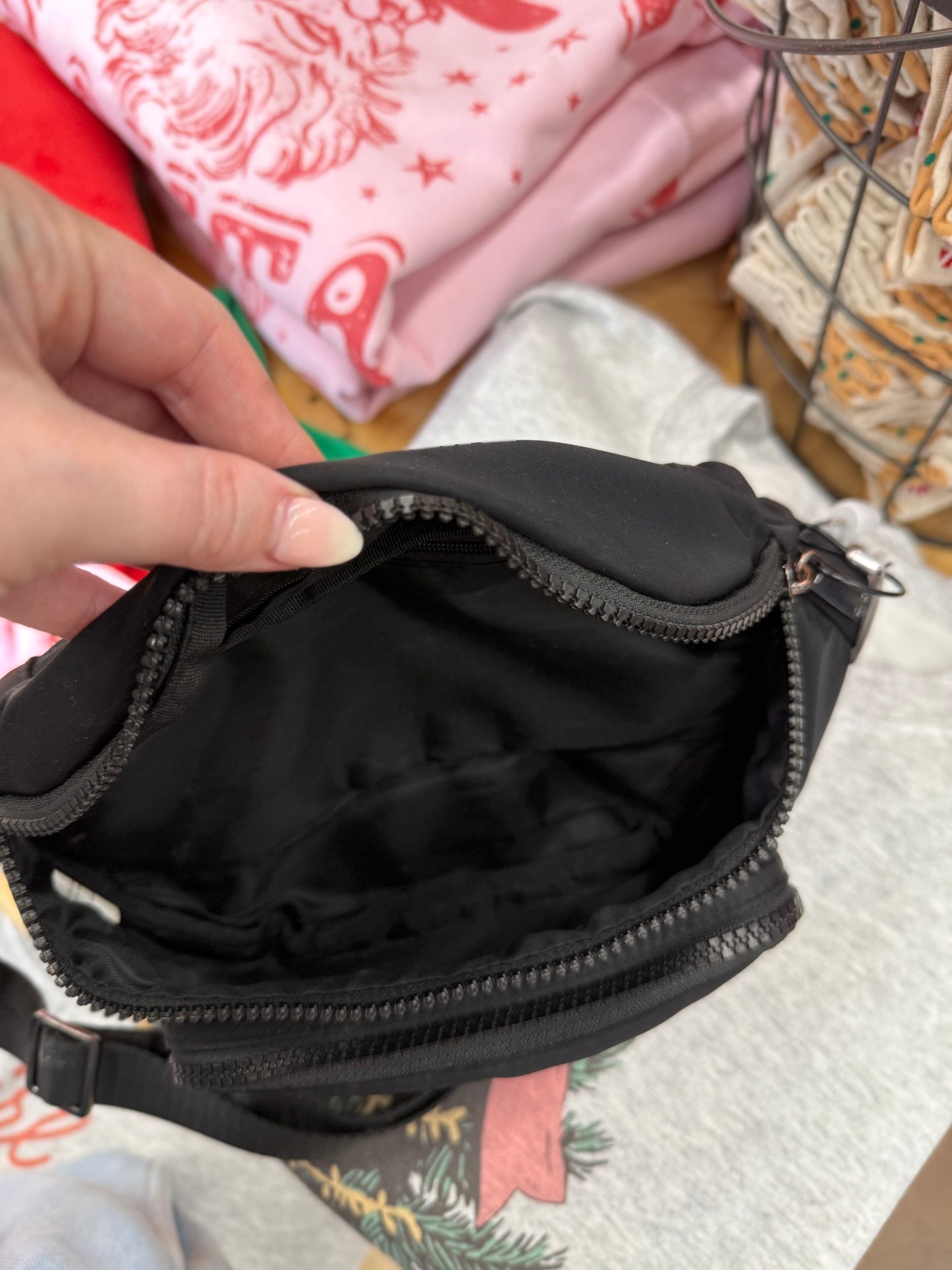 as-is ALO Yoga black belt bag